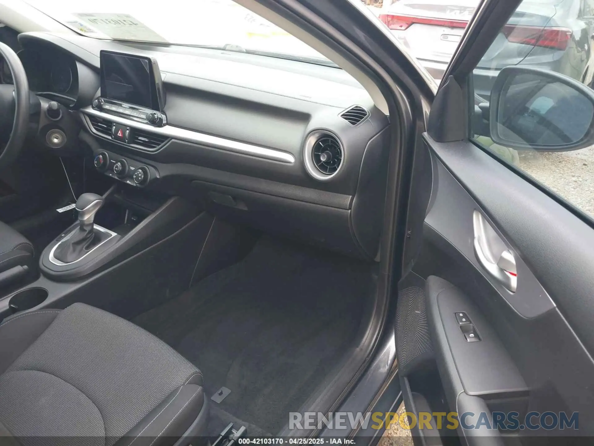 5 fotografías del automóvil dañado 3KPF24AD5RE764234 KIA FORTE 2024
