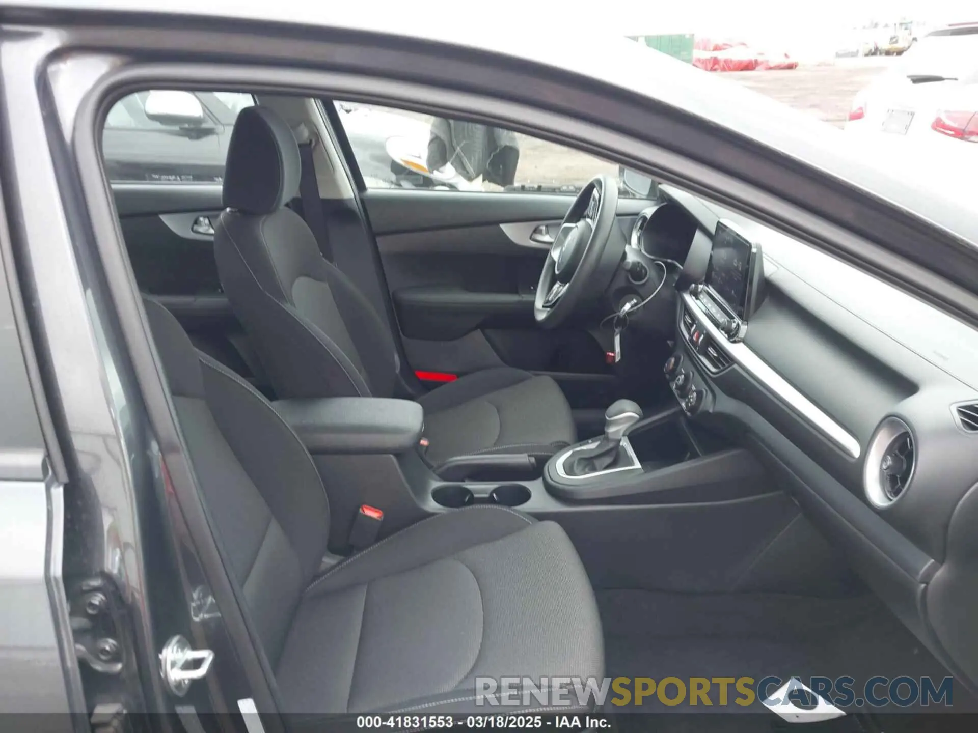 5 fotografías del automóvil dañado 3KPF24AD5RE766470 KIA FORTE 2024