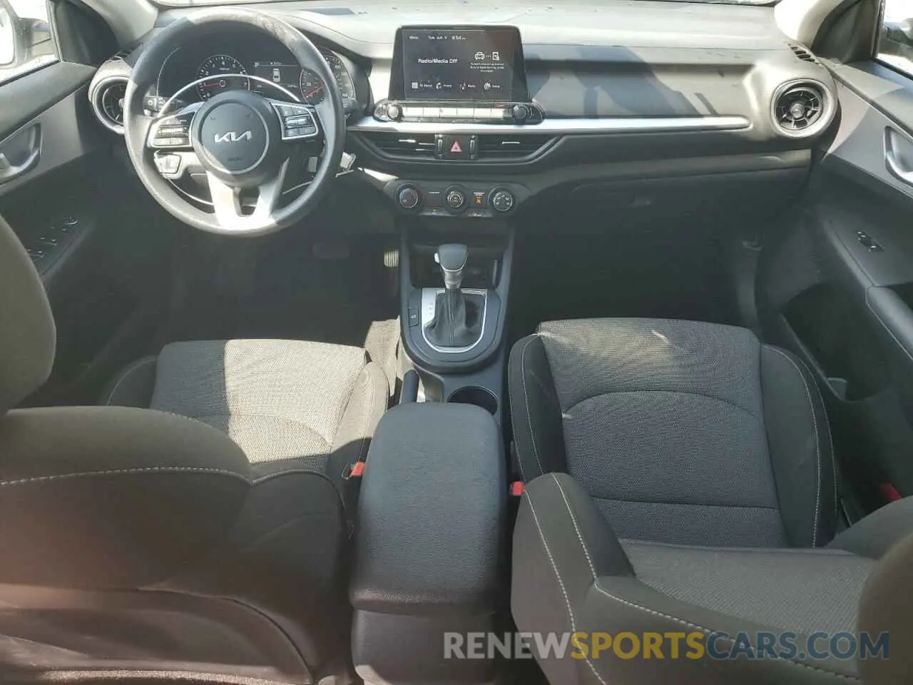 8 fotografías del automóvil dañado 3KPF24AD5RE783026 KIA FORTE 2024