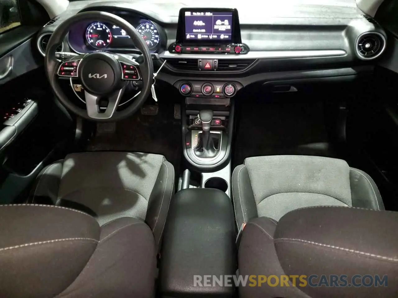 8 fotografías del automóvil dañado 3KPF24AD5RE784211 KIA FORTE 2024