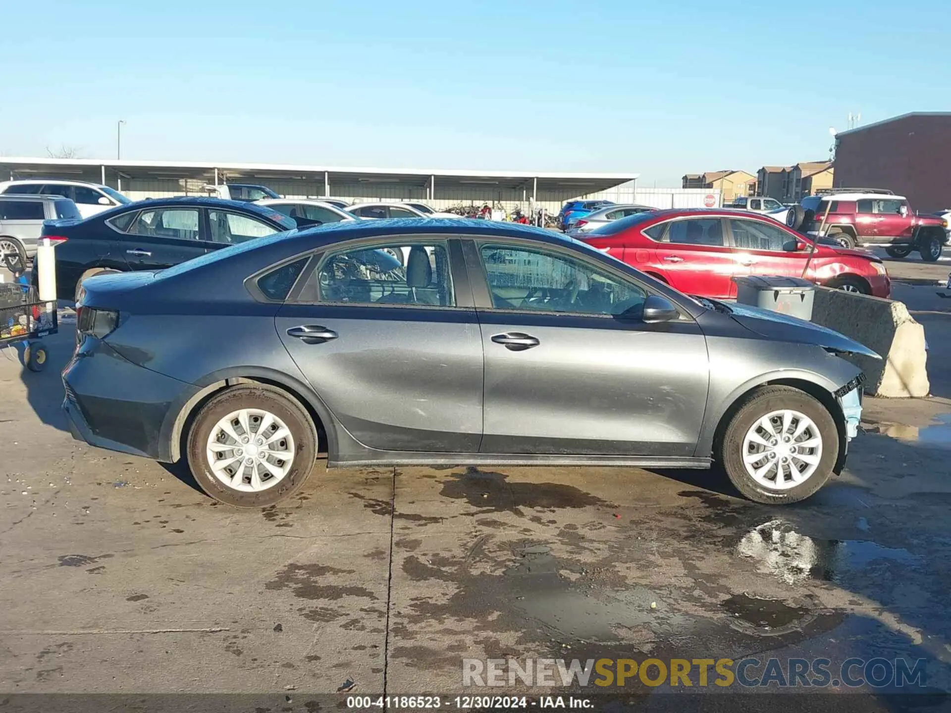 14 fotografías del automóvil dañado 3KPF24AD5RE805512 KIA FORTE 2024