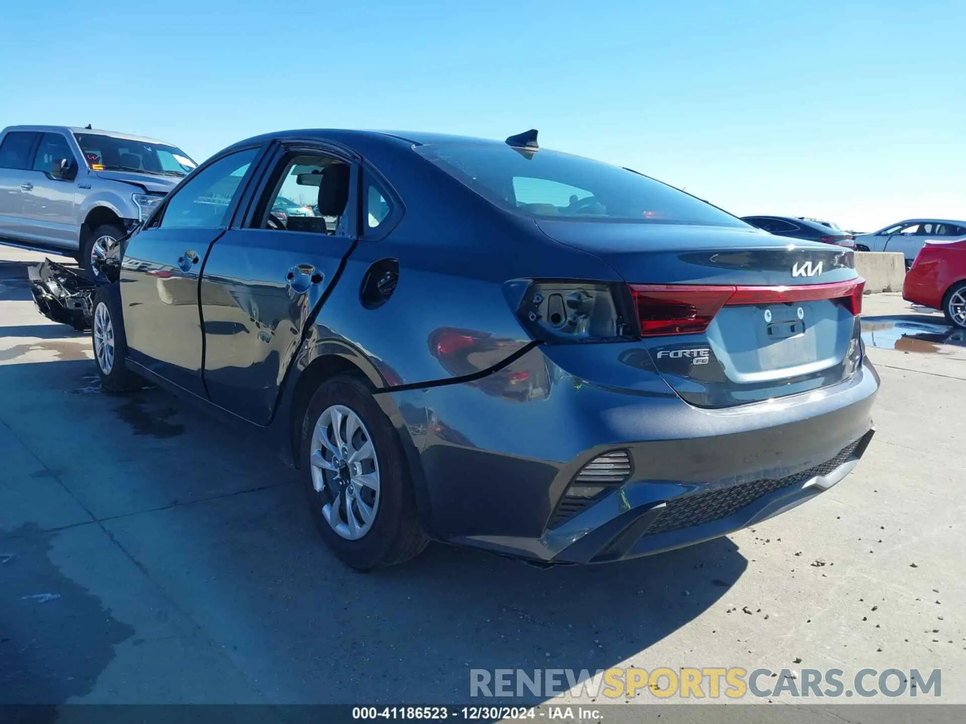 3 fotografías del automóvil dañado 3KPF24AD5RE805512 KIA FORTE 2024