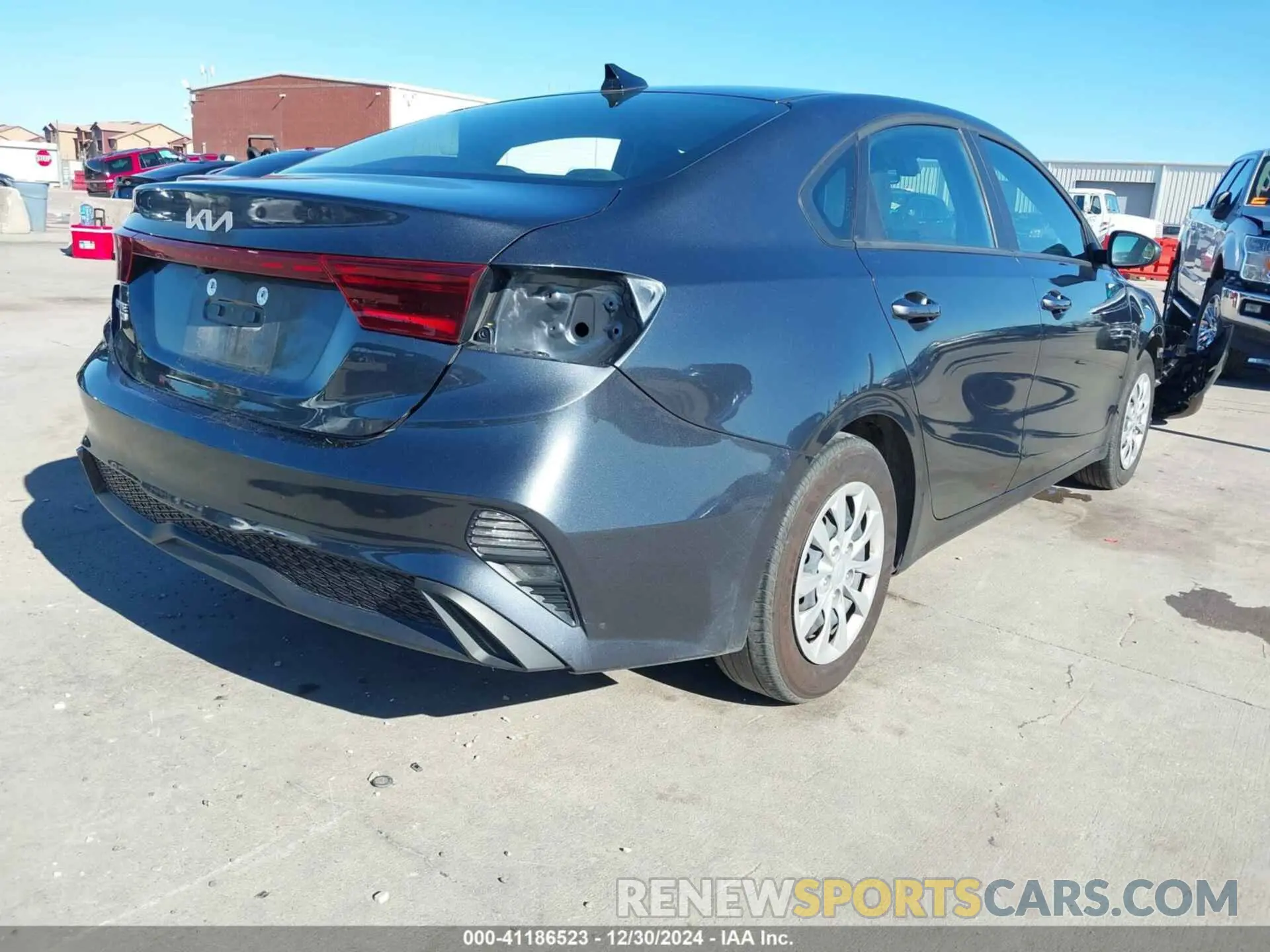 4 fotografías del automóvil dañado 3KPF24AD5RE805512 KIA FORTE 2024