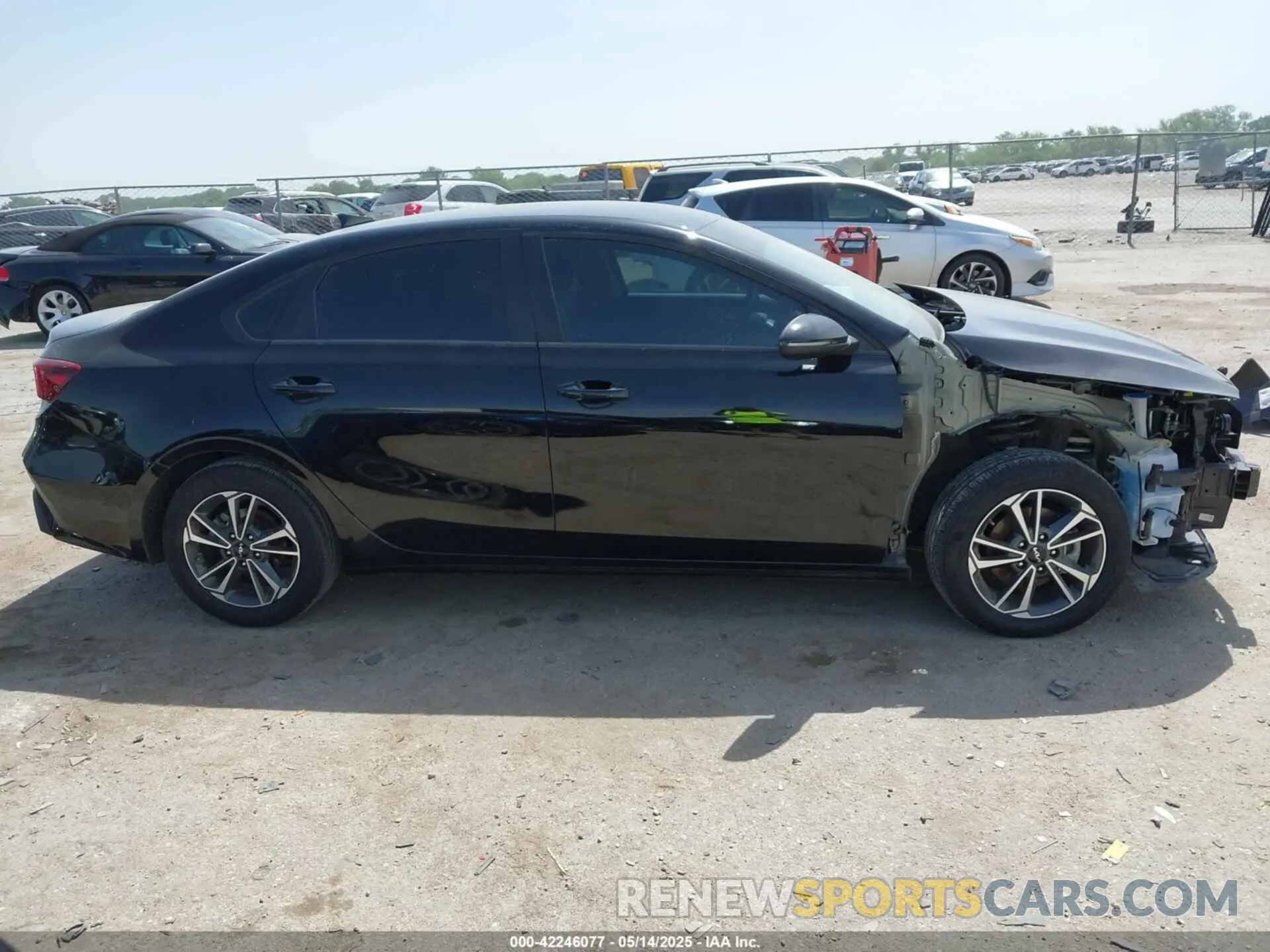 14 fotografías del automóvil dañado 3KPF24AD5RE811620 KIA FORTE 2024