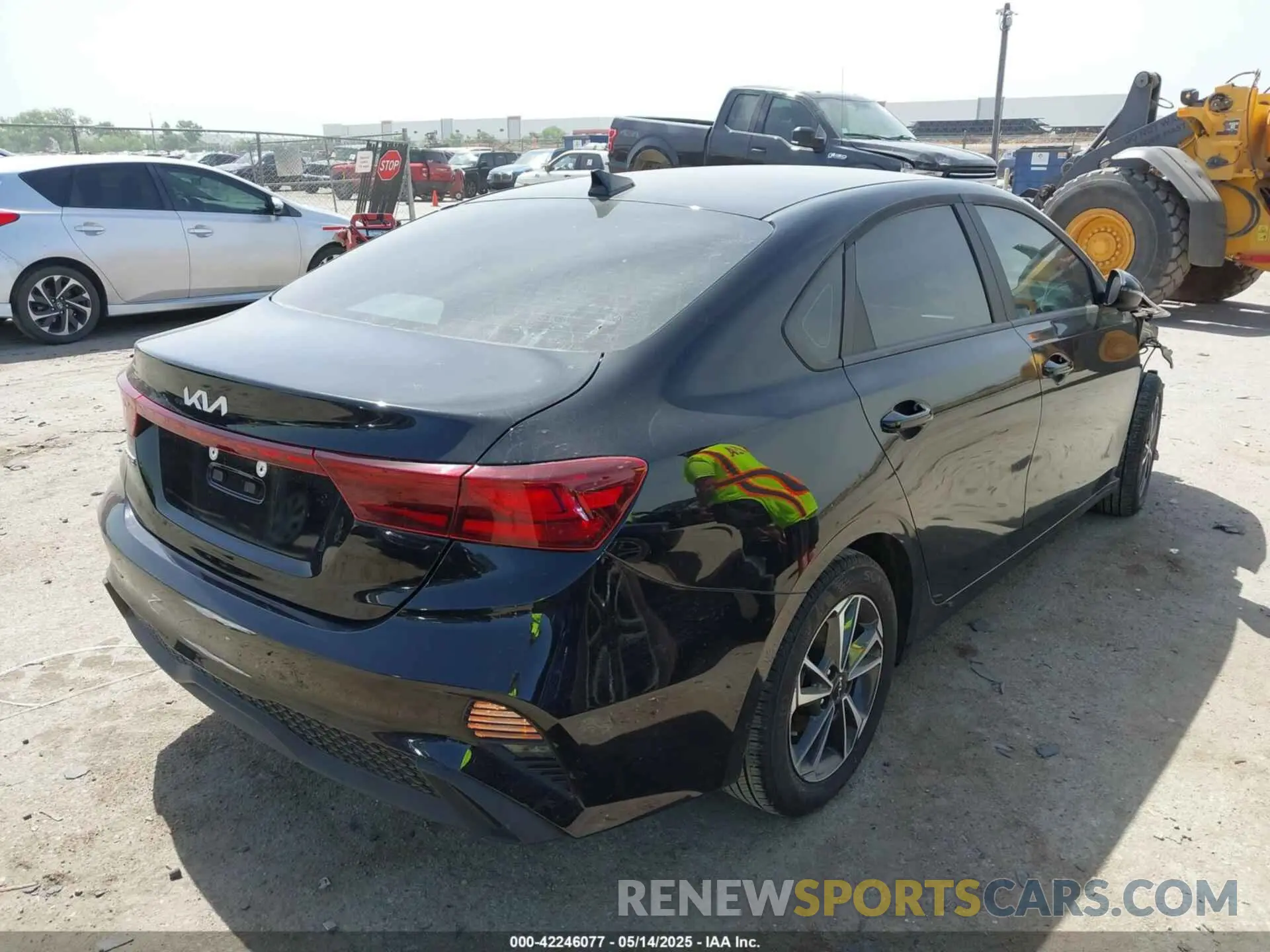 4 fotografías del automóvil dañado 3KPF24AD5RE811620 KIA FORTE 2024