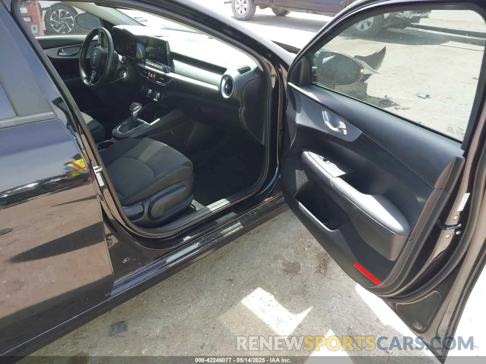5 fotografías del automóvil dañado 3KPF24AD5RE811620 KIA FORTE 2024