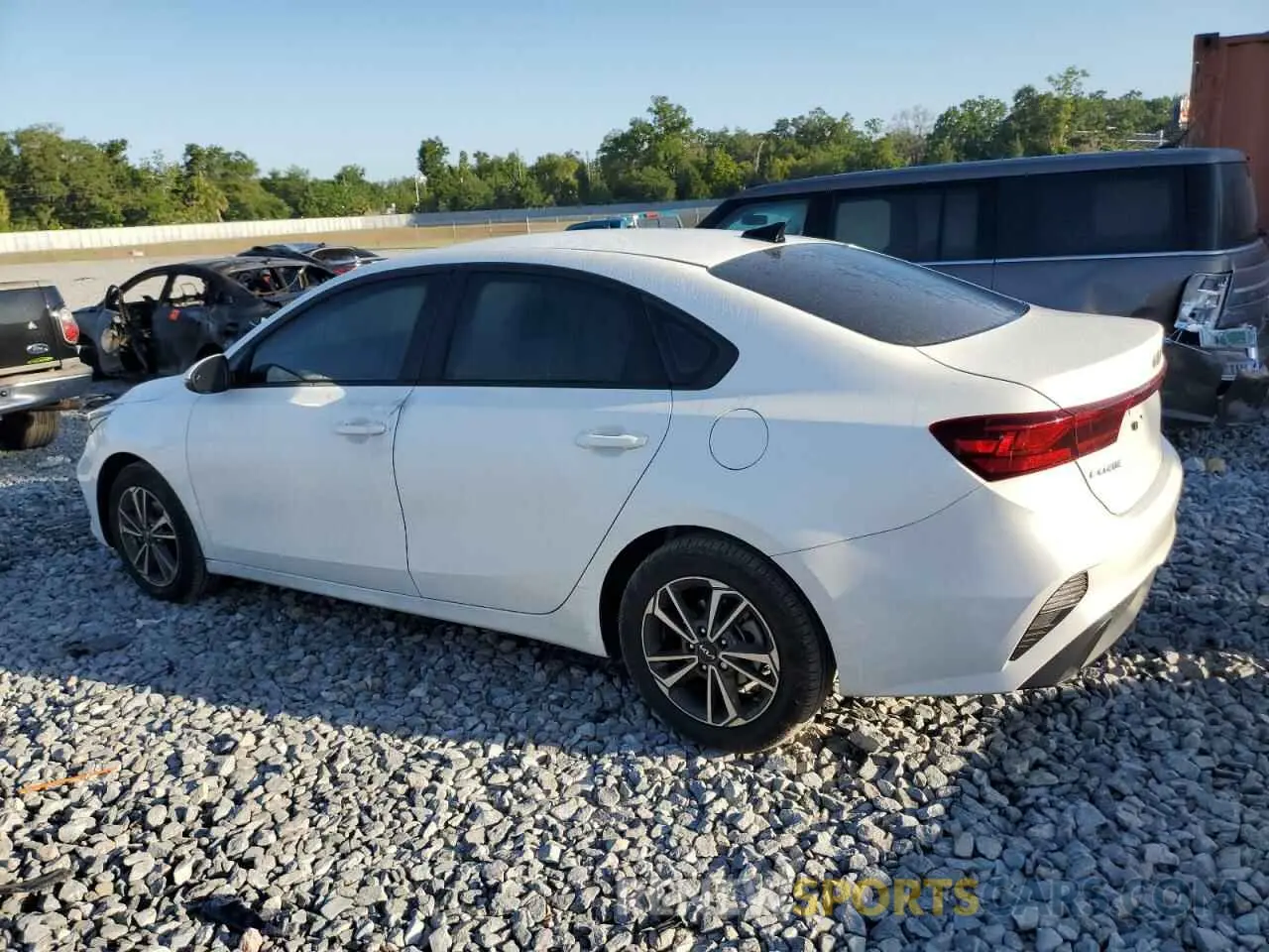 2 fotografías del automóvil dañado 3KPF24AD5RE827106 KIA FORTE 2024