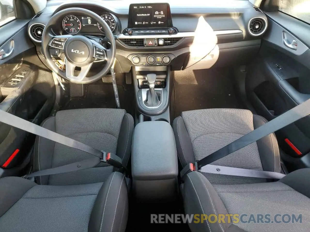 8 fotografías del automóvil dañado 3KPF24AD5RE827106 KIA FORTE 2024