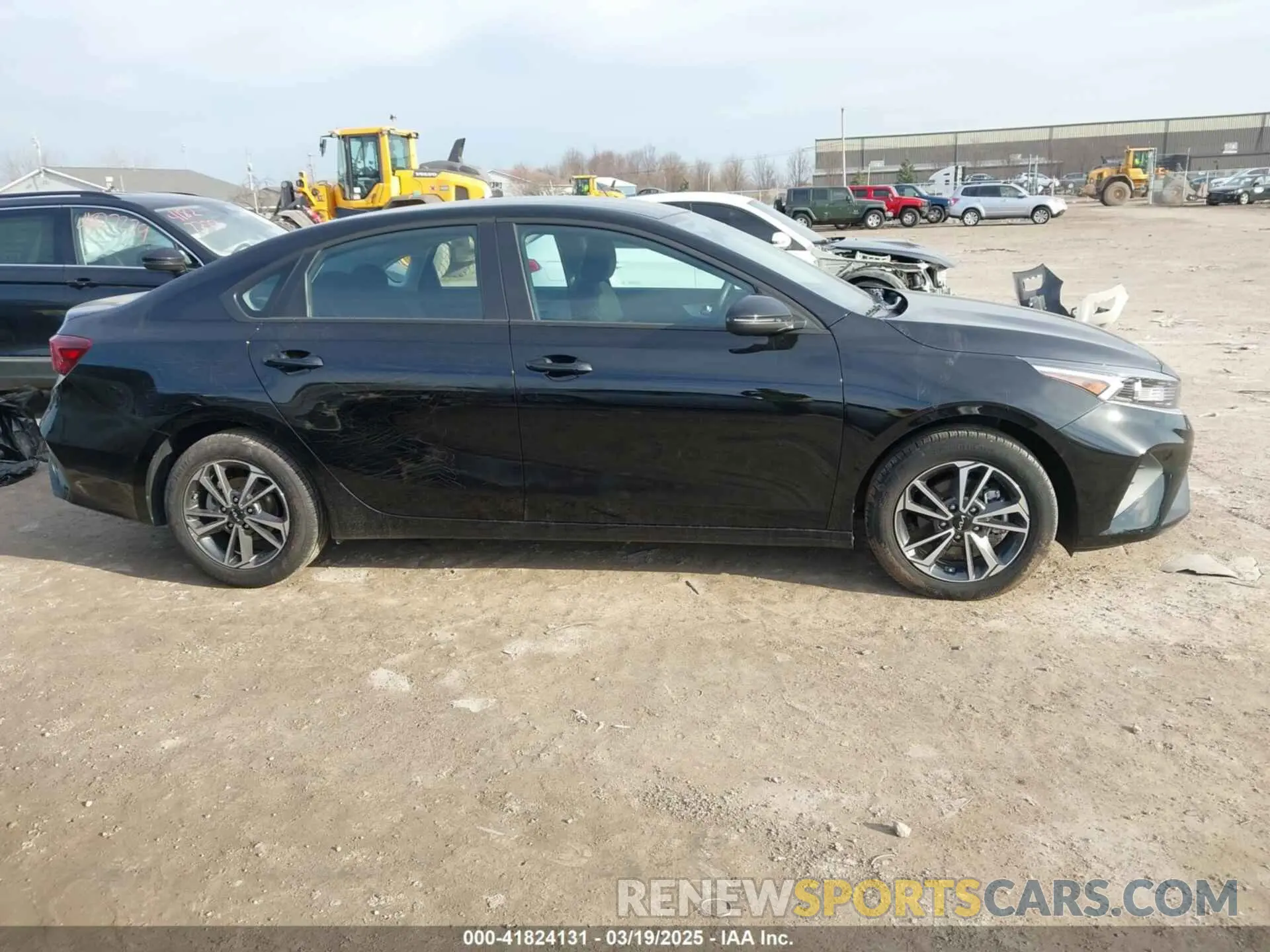 13 fotografías del automóvil dañado 3KPF24AD5RE840129 KIA FORTE 2024