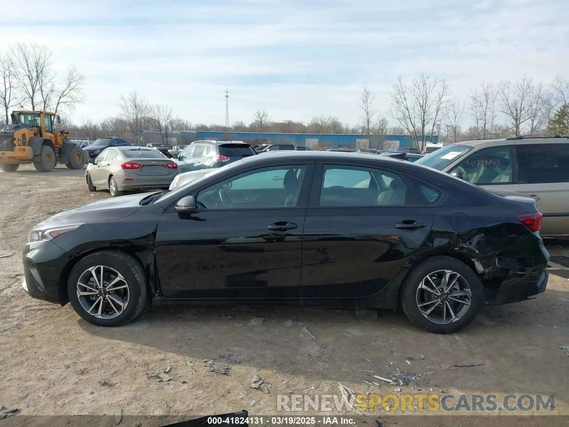 14 fotografías del automóvil dañado 3KPF24AD5RE840129 KIA FORTE 2024