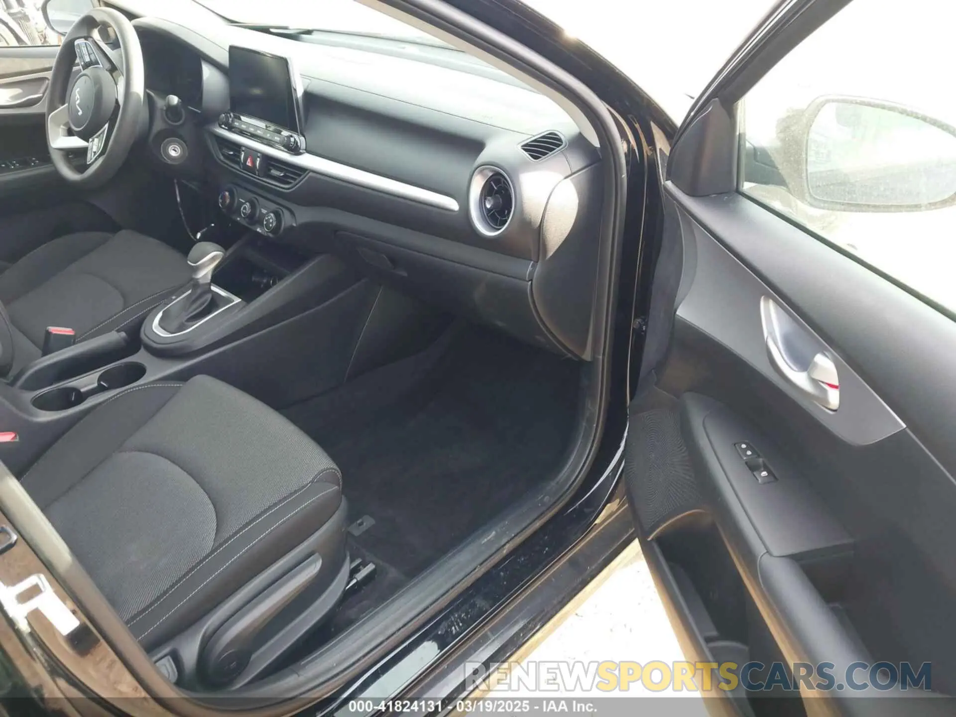 5 fotografías del automóvil dañado 3KPF24AD5RE840129 KIA FORTE 2024