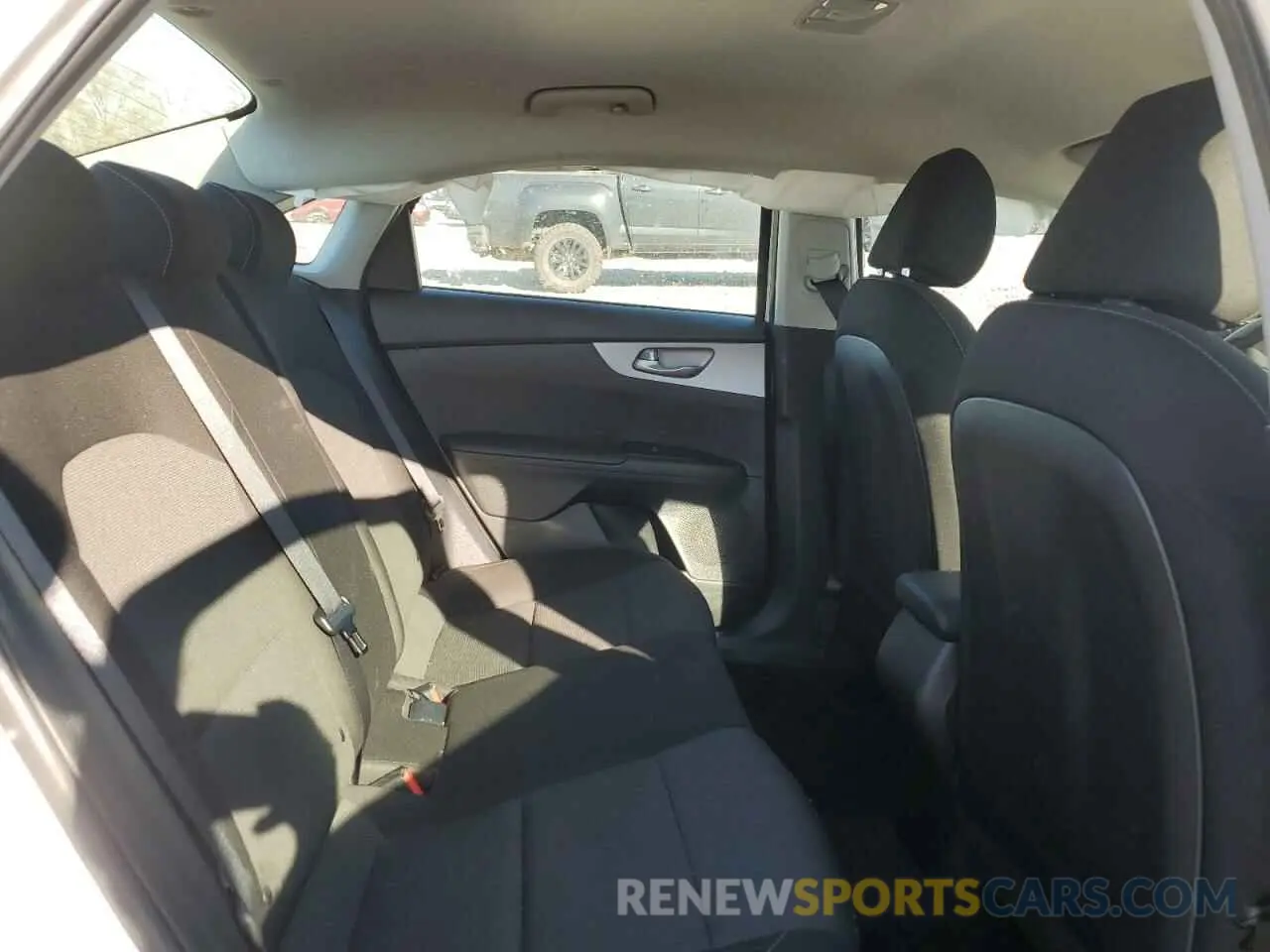 10 fotografías del automóvil dañado 3KPF24AD6RE722848 KIA FORTE 2024