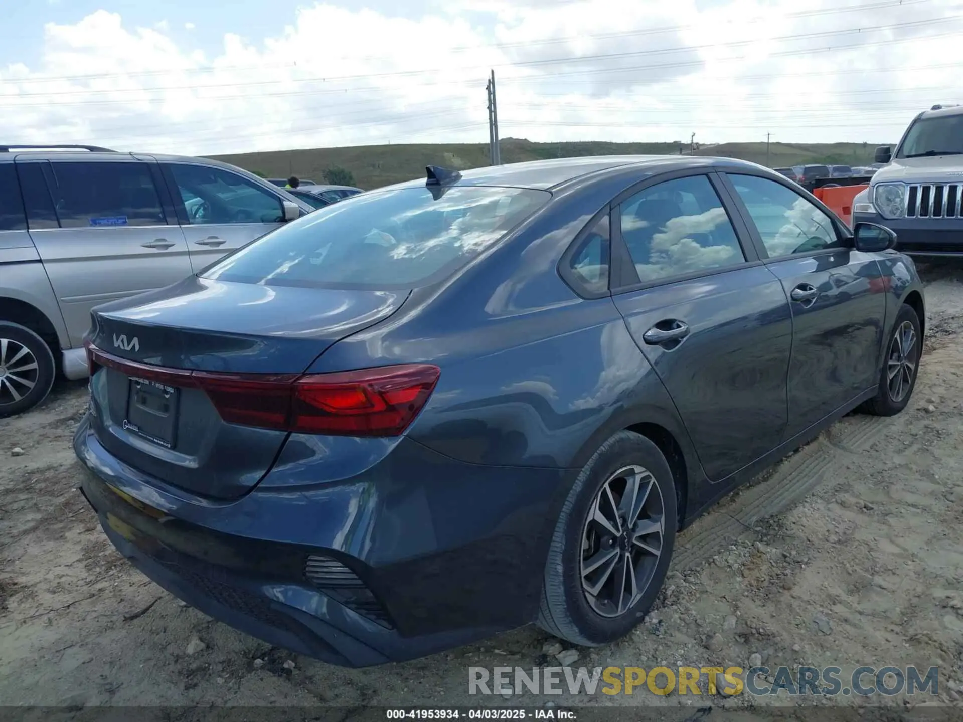 4 fotografías del automóvil dañado 3KPF24AD6RE776313 KIA FORTE 2024