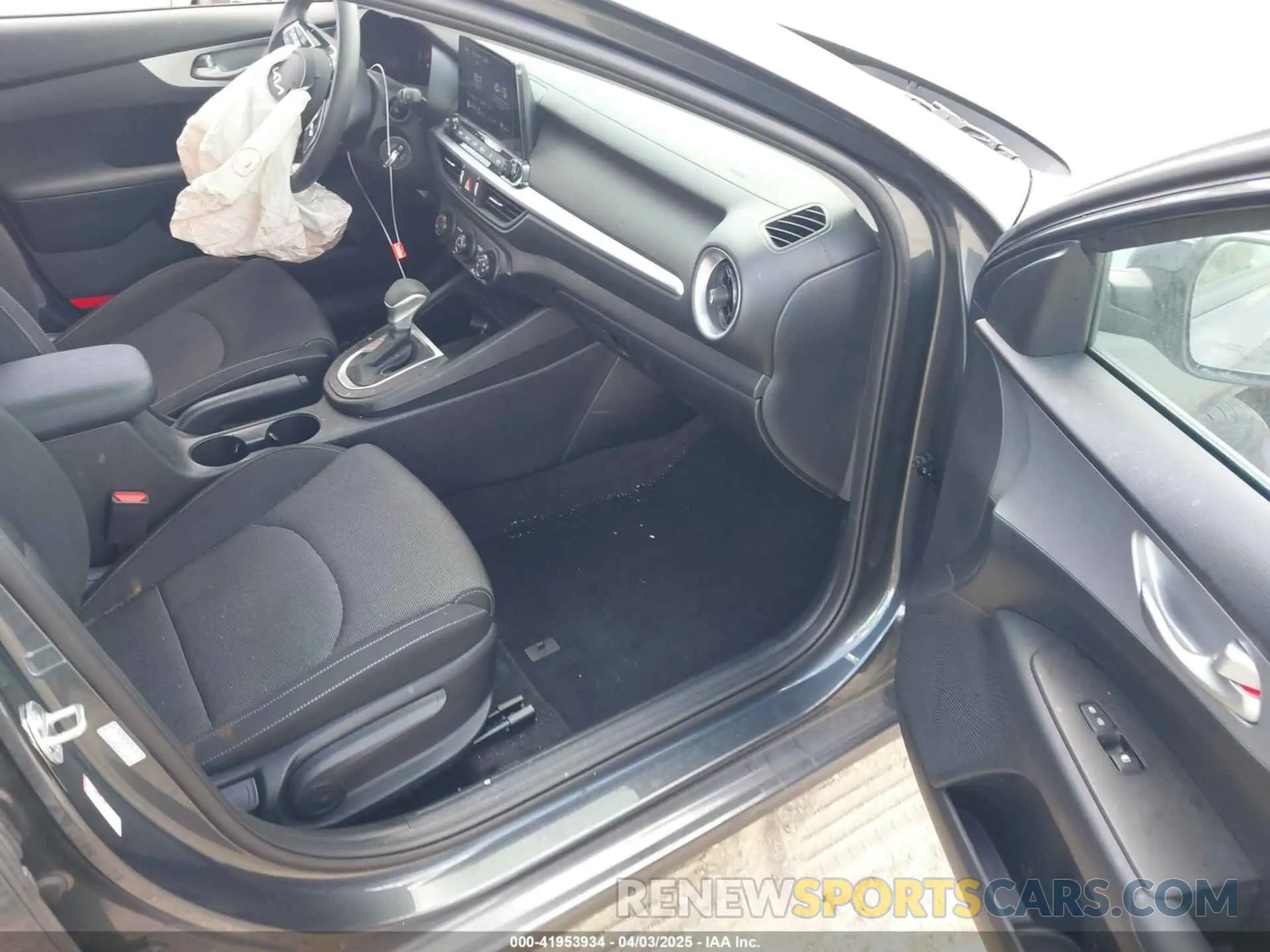 5 fotografías del automóvil dañado 3KPF24AD6RE776313 KIA FORTE 2024
