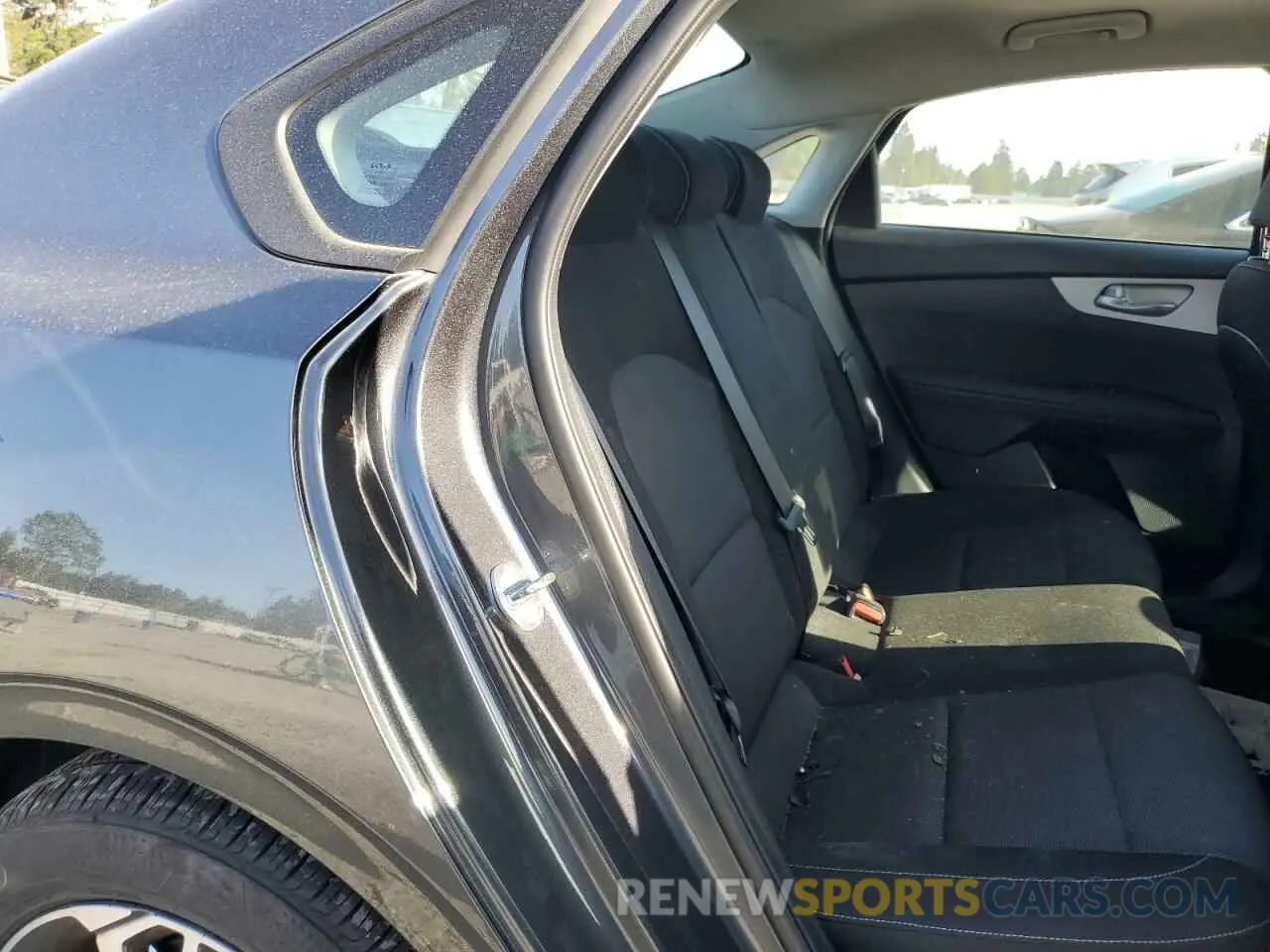 10 fotografías del automóvil dañado 3KPF24AD6RE810735 KIA FORTE 2024