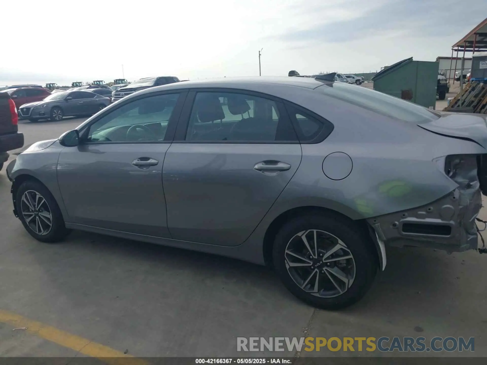 15 fotografías del automóvil dañado 3KPF24AD6RE836512 KIA FORTE 2024