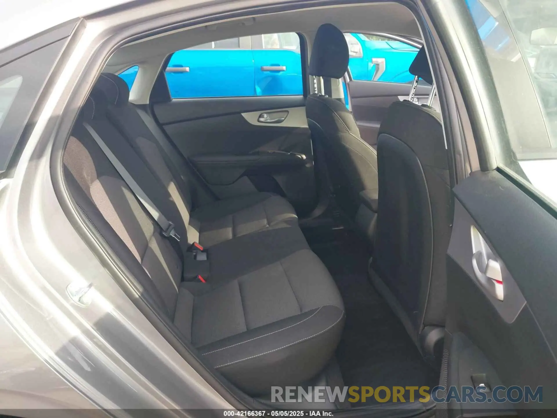8 fotografías del automóvil dañado 3KPF24AD6RE836512 KIA FORTE 2024