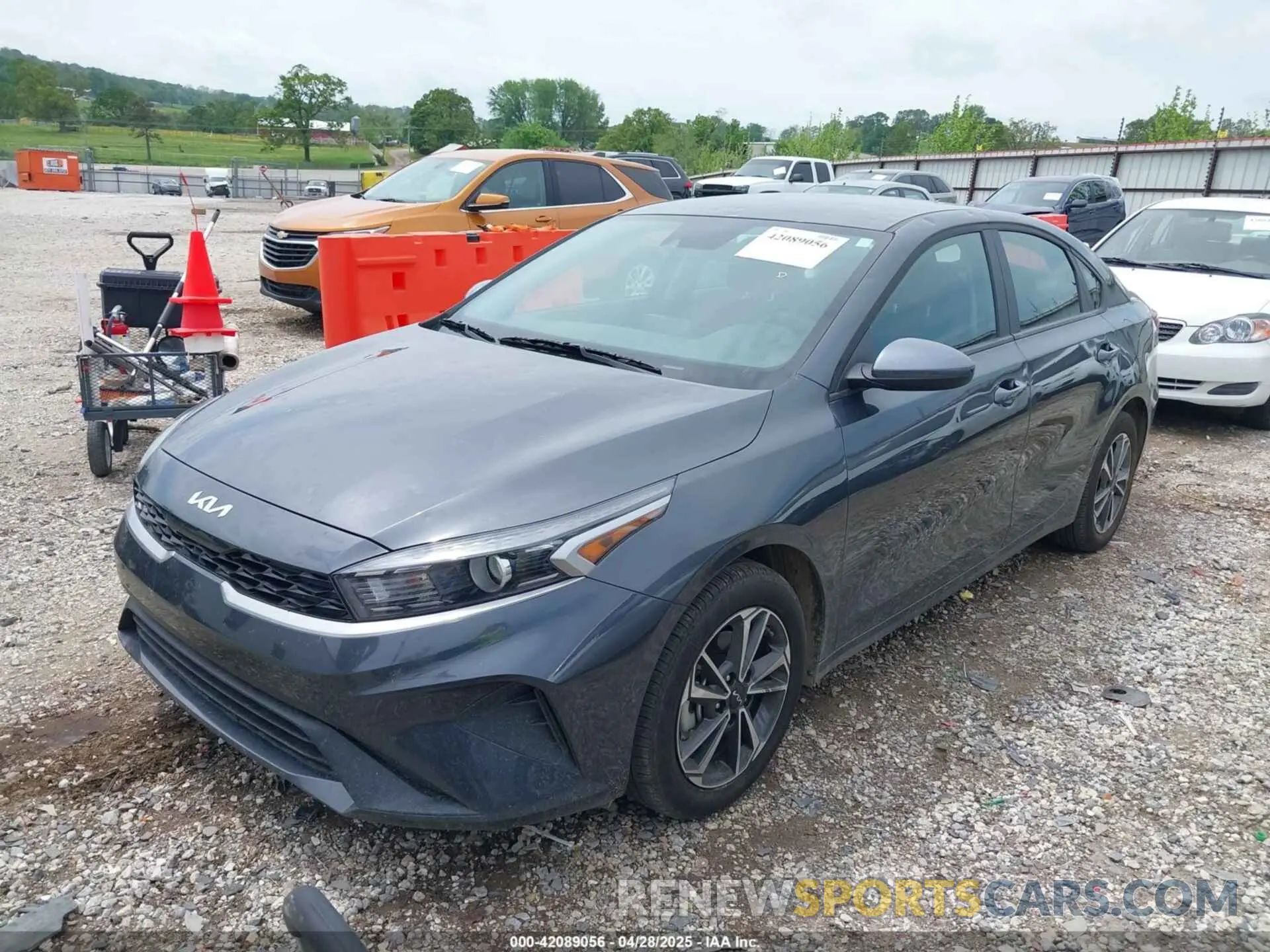 2 fotografías del automóvil dañado 3KPF24AD6RE841015 KIA FORTE 2024