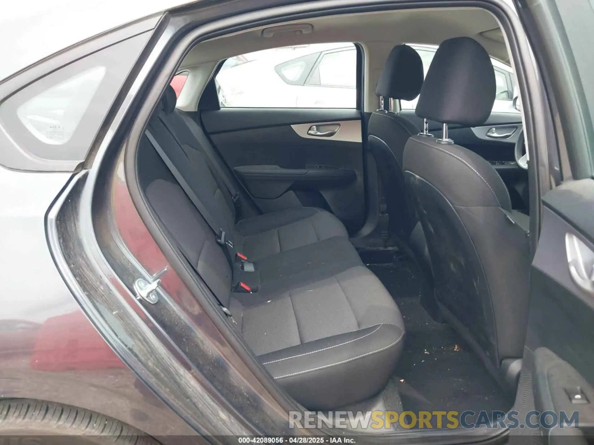 8 fotografías del automóvil dañado 3KPF24AD6RE841015 KIA FORTE 2024