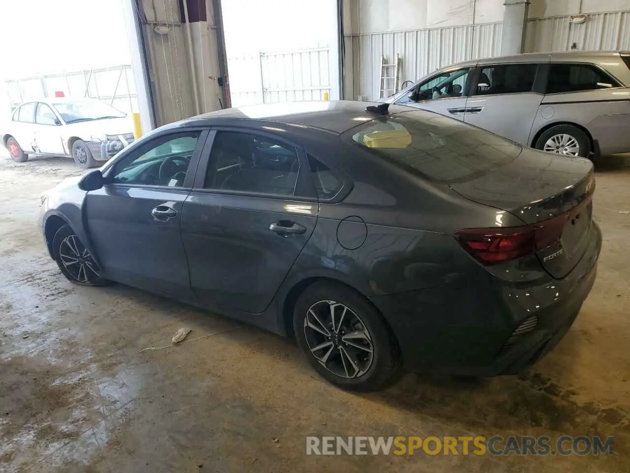 2 fotografías del automóvil dañado 3KPF24AD7RE704746 KIA FORTE 2024