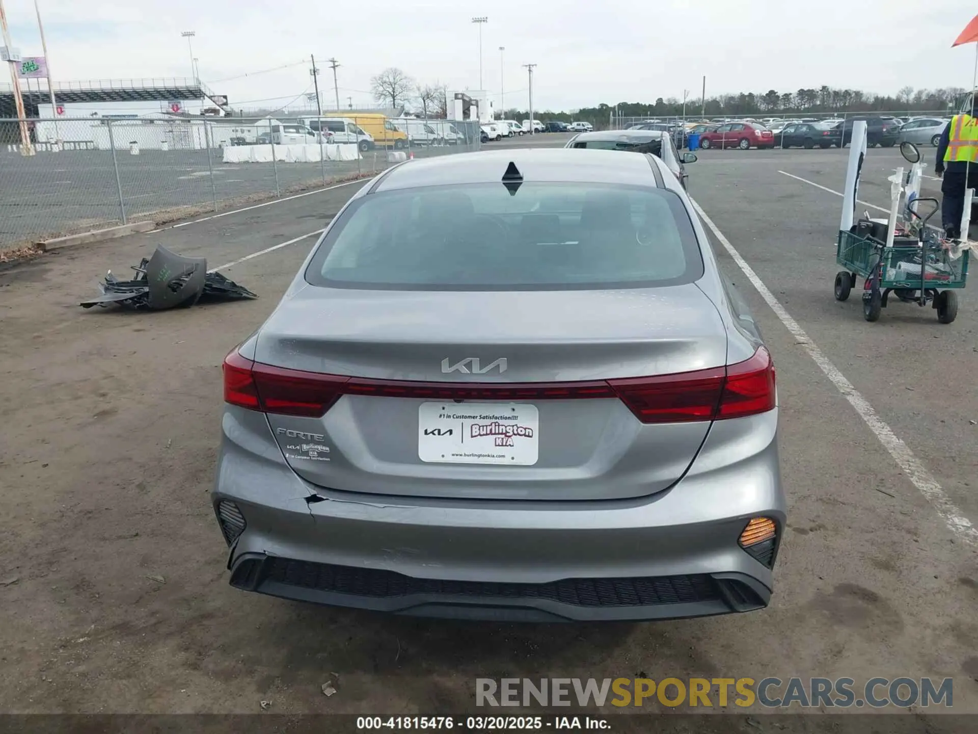 16 fotografías del automóvil dañado 3KPF24AD7RE706870 KIA FORTE 2024