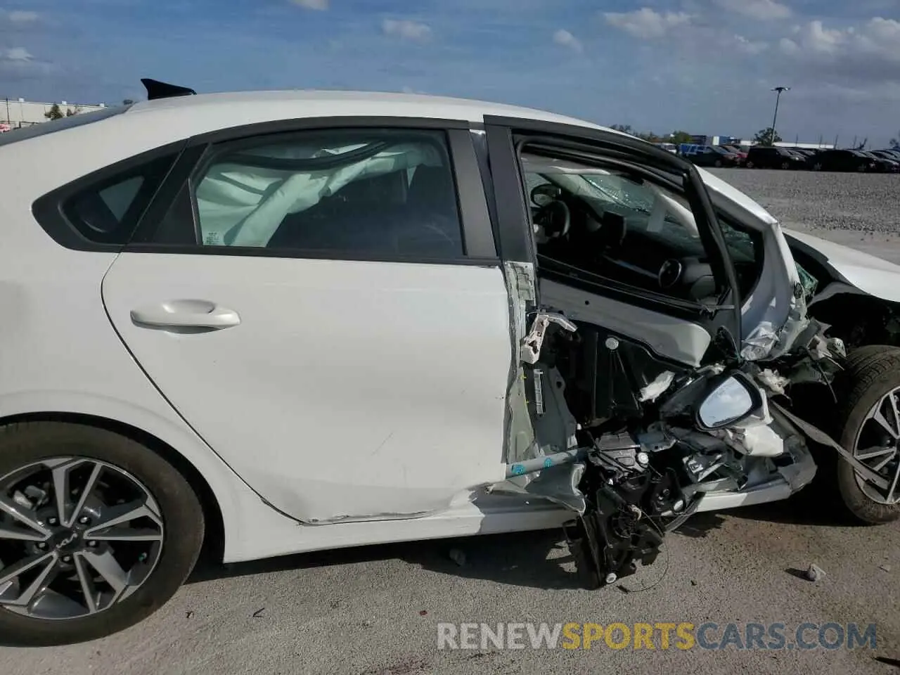 11 fotografías del automóvil dañado 3KPF24AD7RE733115 KIA FORTE 2024
