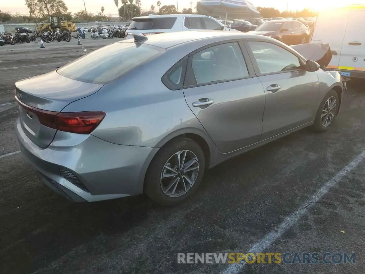 3 fotografías del automóvil dañado 3KPF24AD7RE759648 KIA FORTE 2024