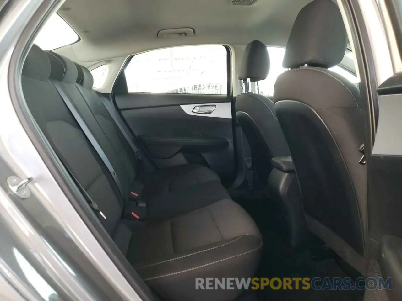 10 fotografías del automóvil dañado 3KPF24AD7RE763909 KIA FORTE 2024