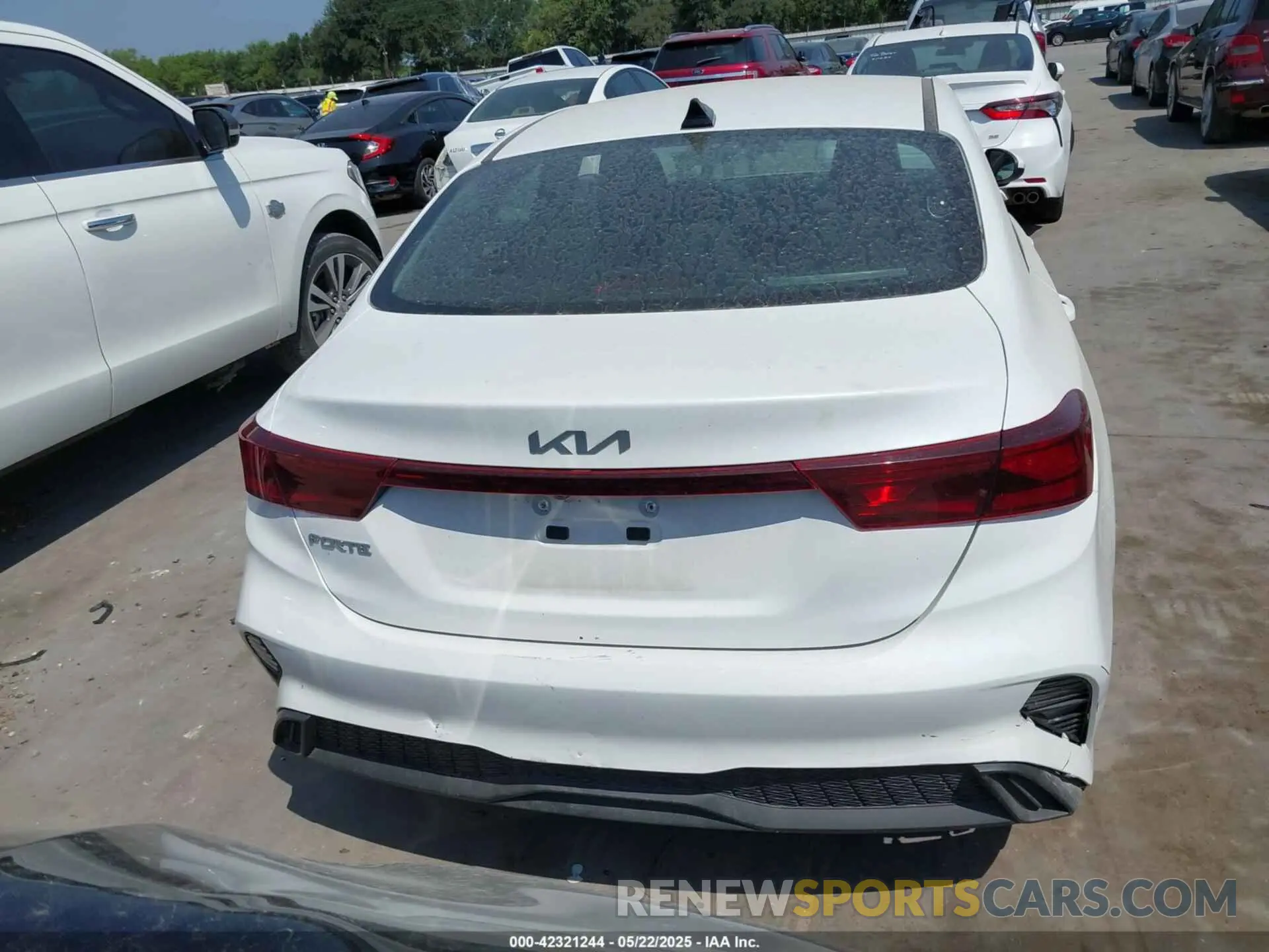 16 fotografías del automóvil dañado 3KPF24AD7RE765000 KIA FORTE 2024