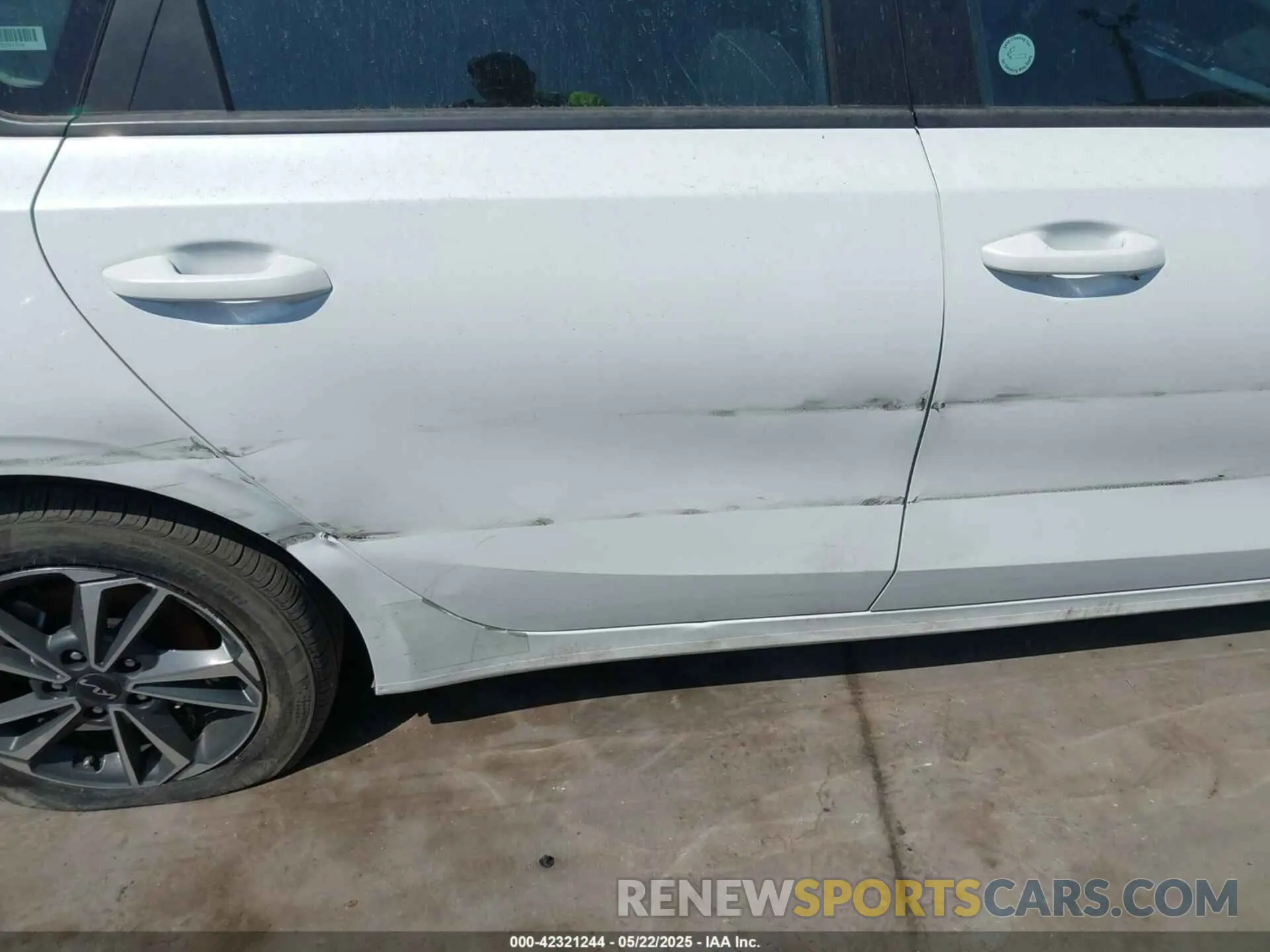 19 fotografías del automóvil dañado 3KPF24AD7RE765000 KIA FORTE 2024
