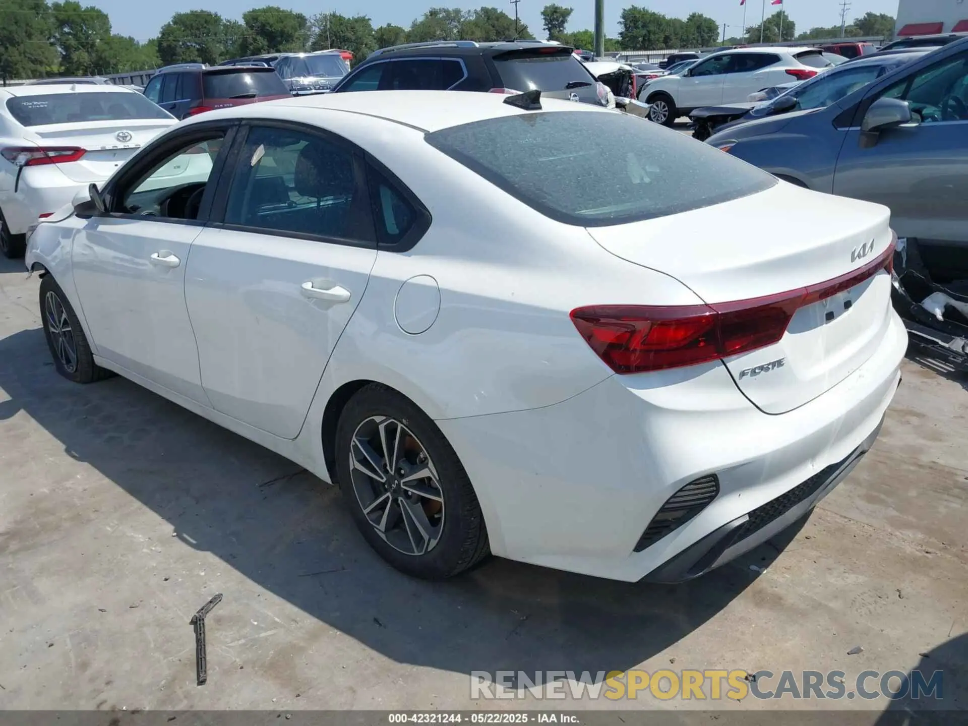 3 fotografías del automóvil dañado 3KPF24AD7RE765000 KIA FORTE 2024