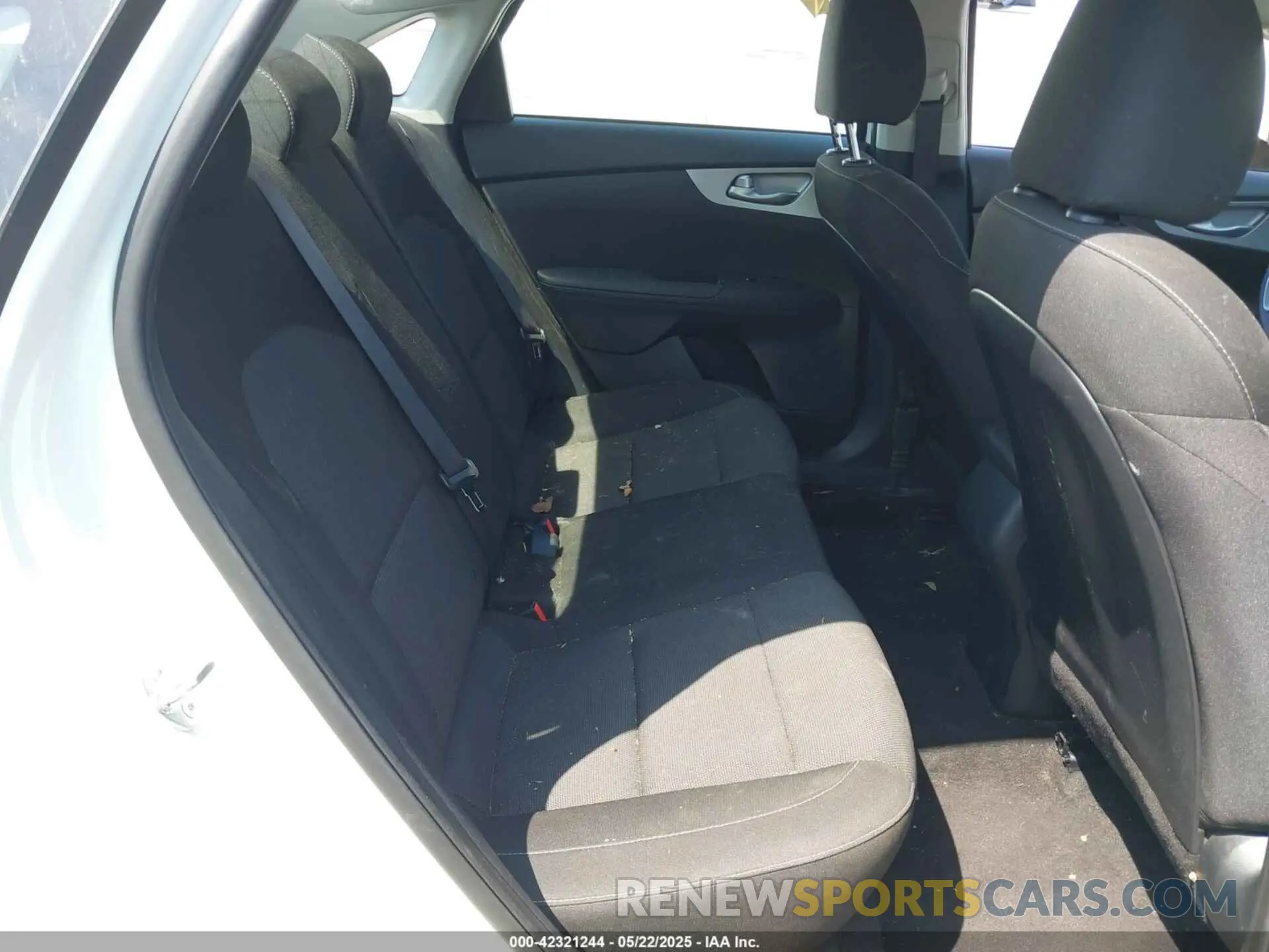8 fotografías del automóvil dañado 3KPF24AD7RE765000 KIA FORTE 2024