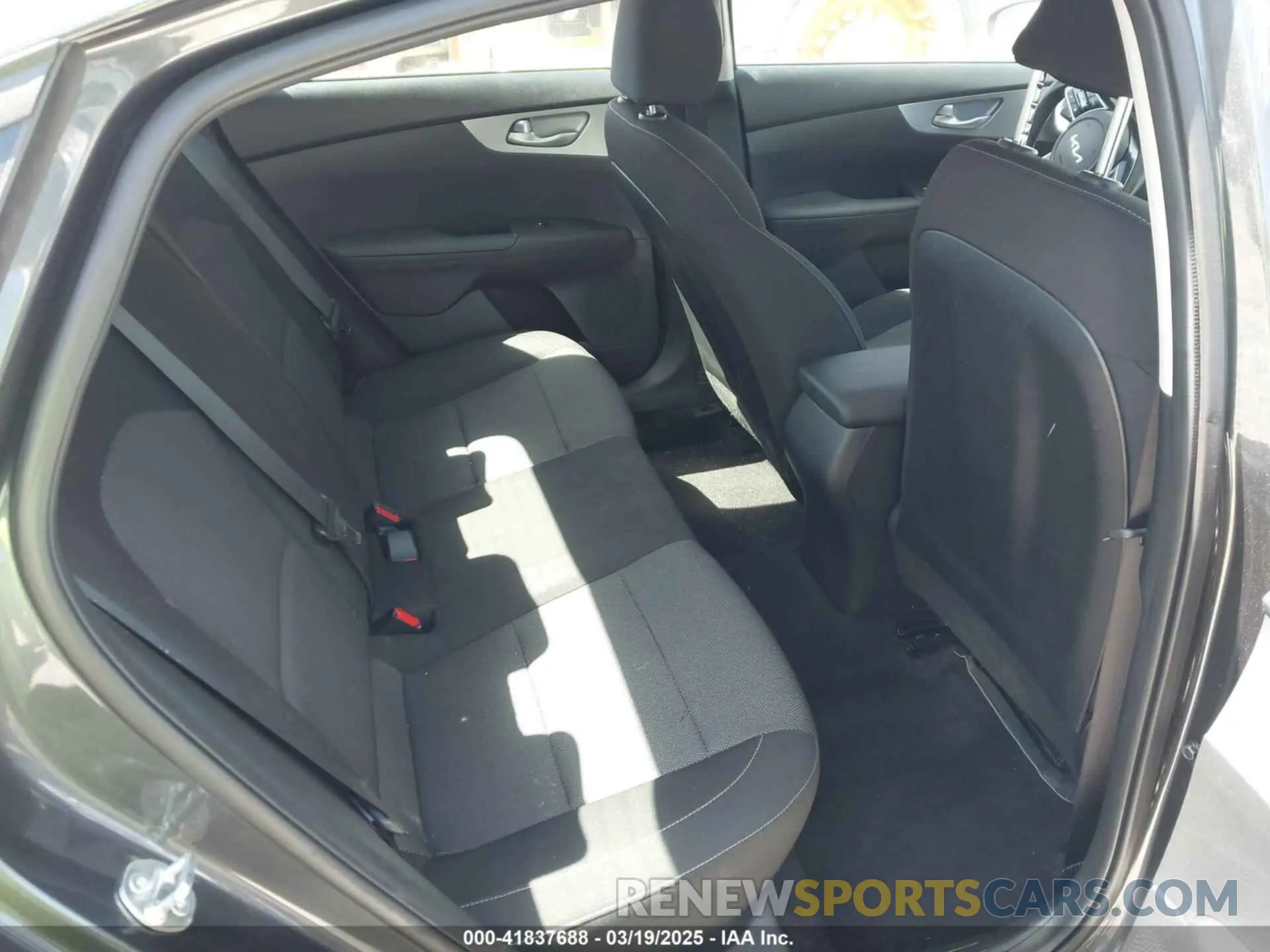 8 fotografías del automóvil dañado 3KPF24AD7RE785604 KIA FORTE 2024