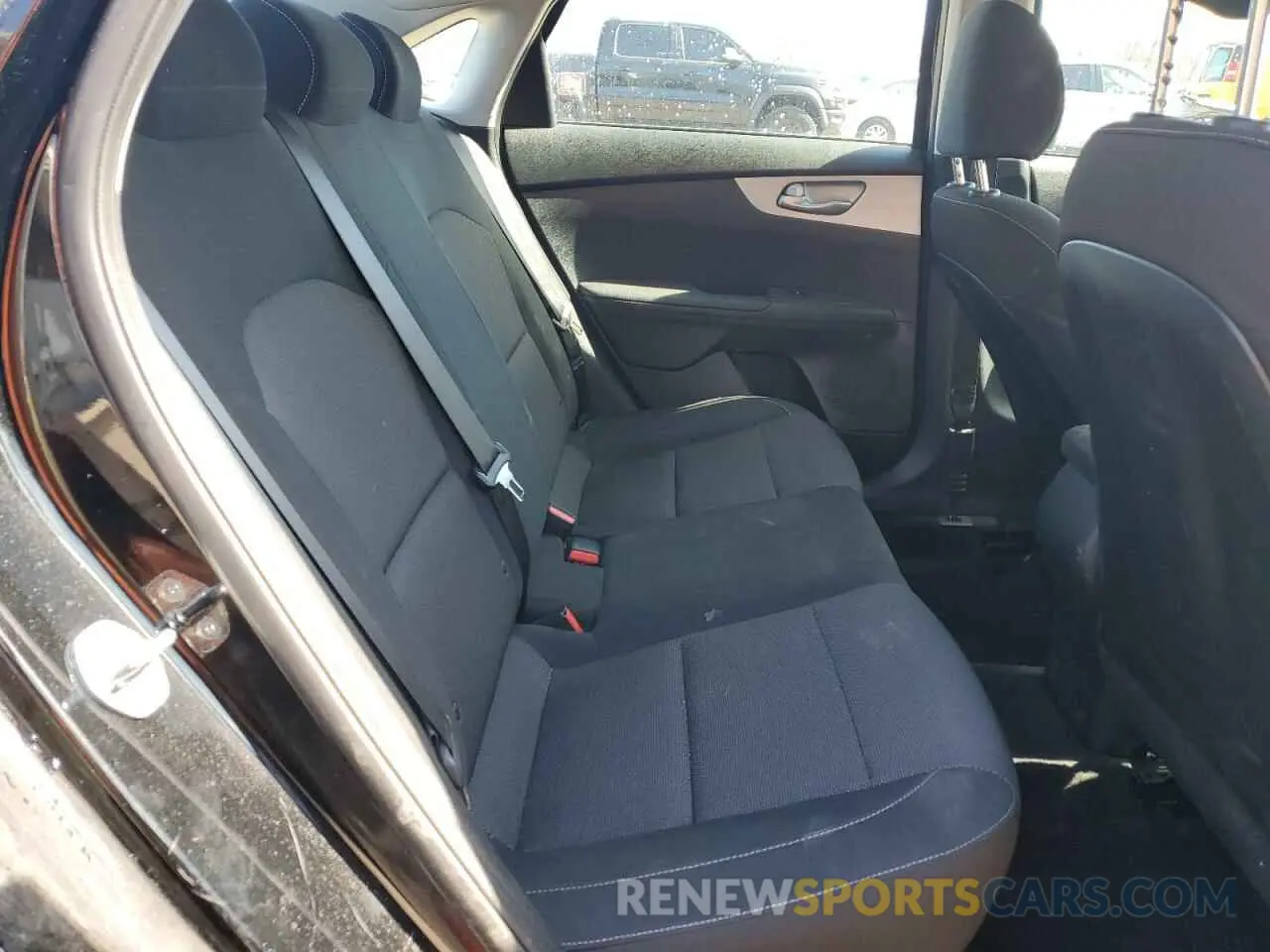 10 fotografías del automóvil dañado 3KPF24AD7RE787224 KIA FORTE 2024