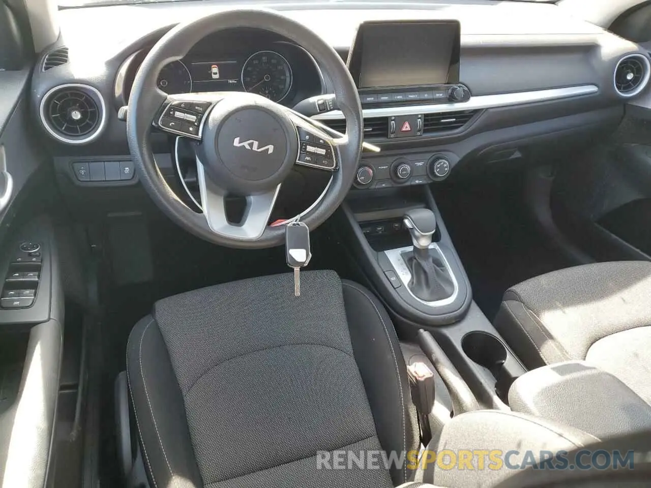 8 fotografías del automóvil dañado 3KPF24AD7RE787224 KIA FORTE 2024