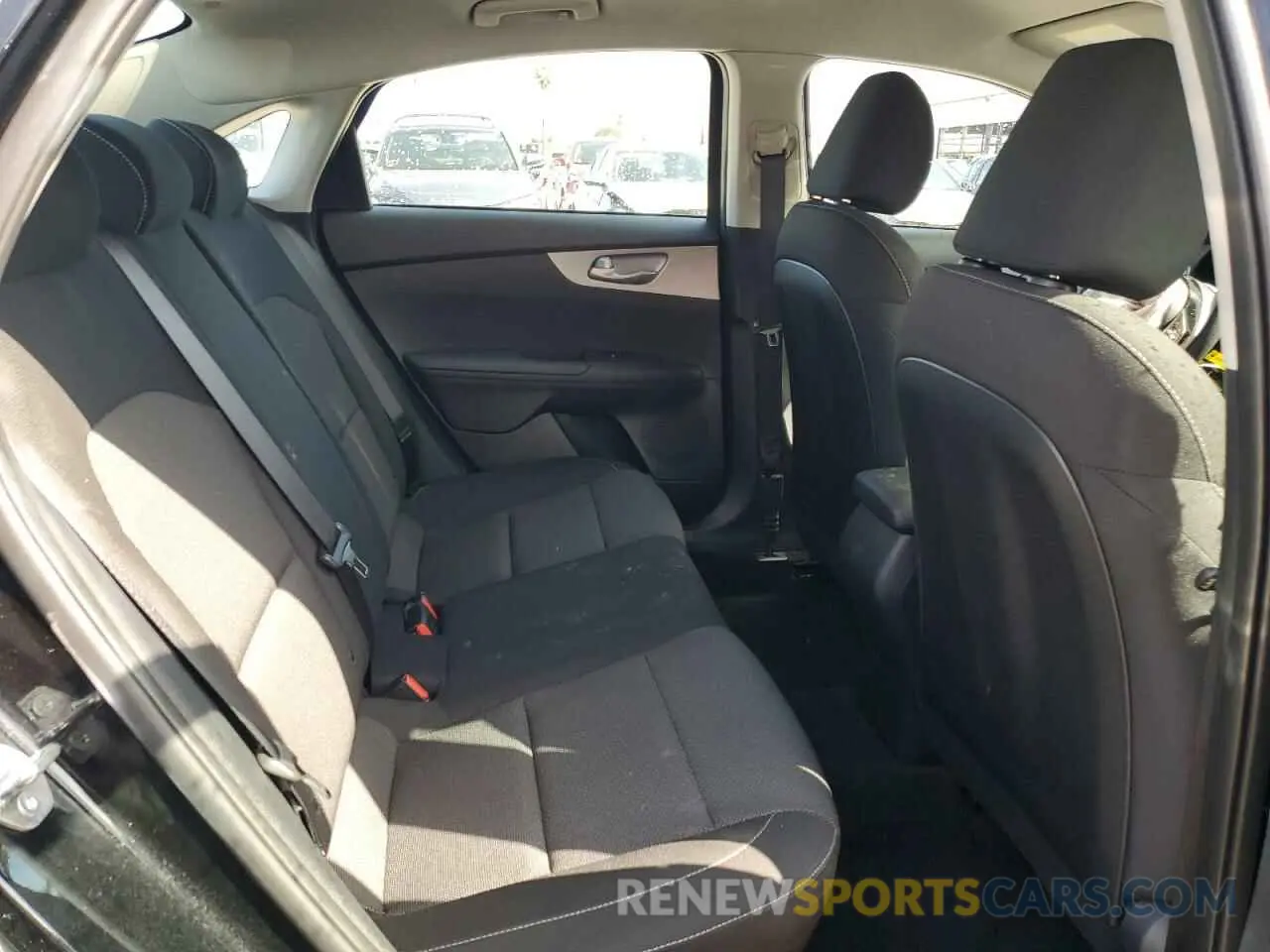 10 fotografías del automóvil dañado 3KPF24AD7RE792763 KIA FORTE 2024
