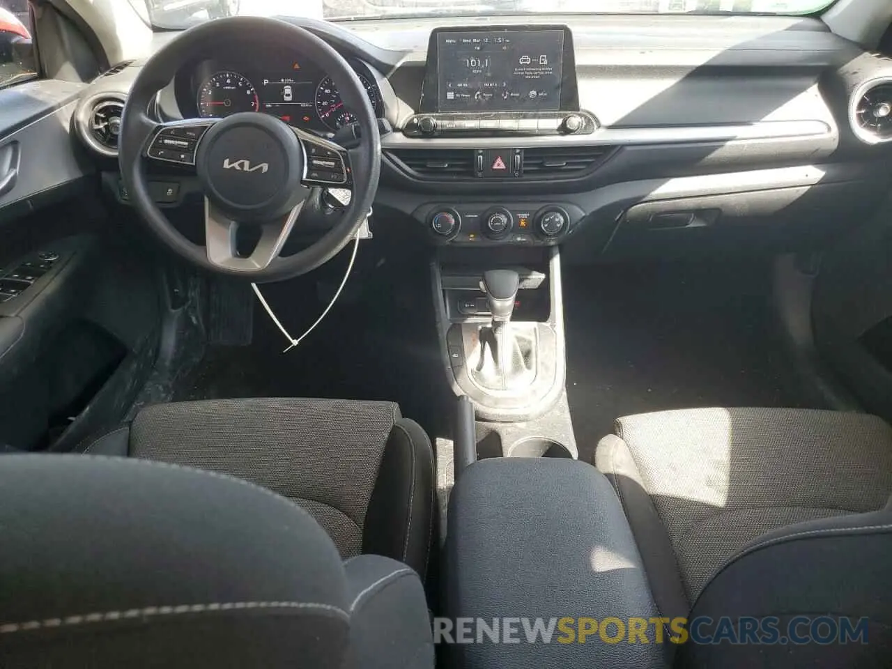 8 fotografías del automóvil dañado 3KPF24AD7RE793816 KIA FORTE 2024