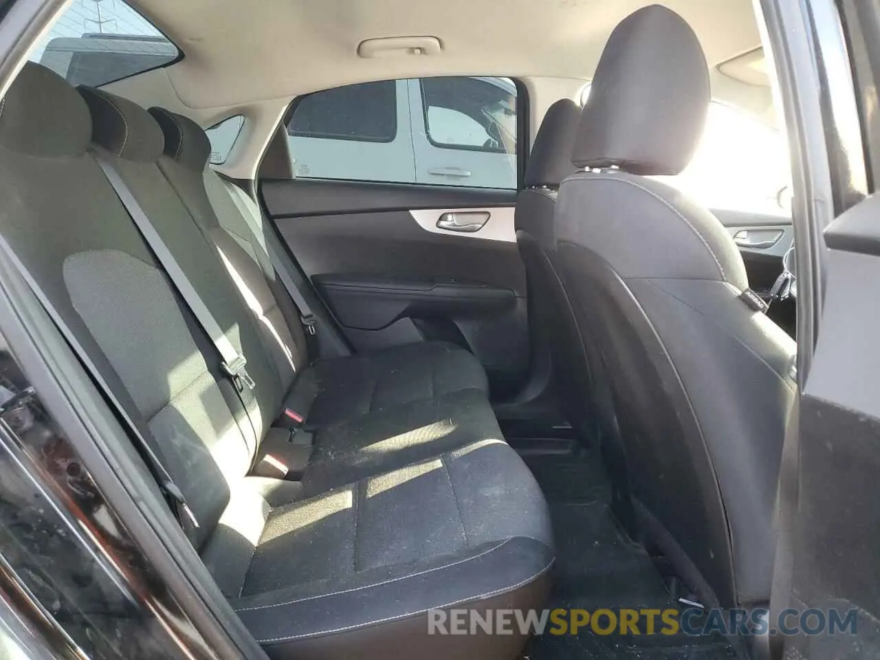 10 fotografías del automóvil dañado 3KPF24AD7RE796201 KIA FORTE 2024
