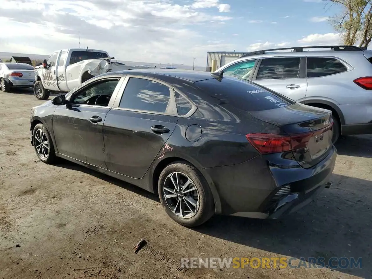 2 fotografías del automóvil dañado 3KPF24AD7RE796201 KIA FORTE 2024