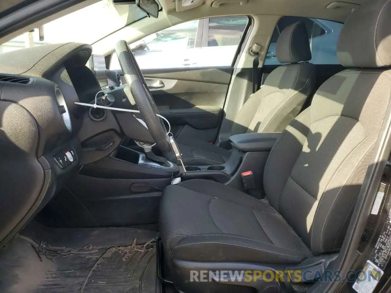 7 fotografías del automóvil dañado 3KPF24AD7RE796201 KIA FORTE 2024