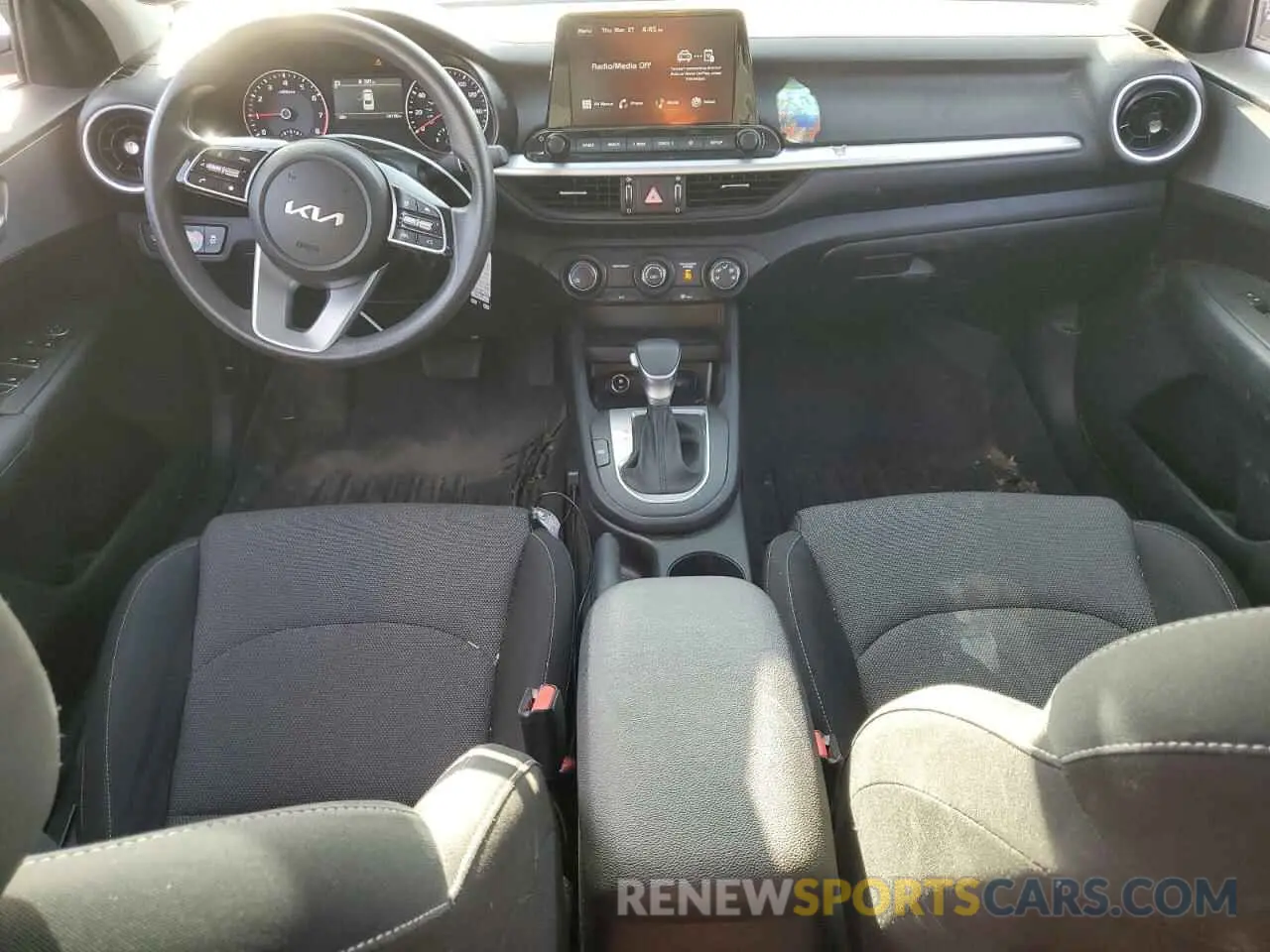8 fotografías del automóvil dañado 3KPF24AD7RE796201 KIA FORTE 2024