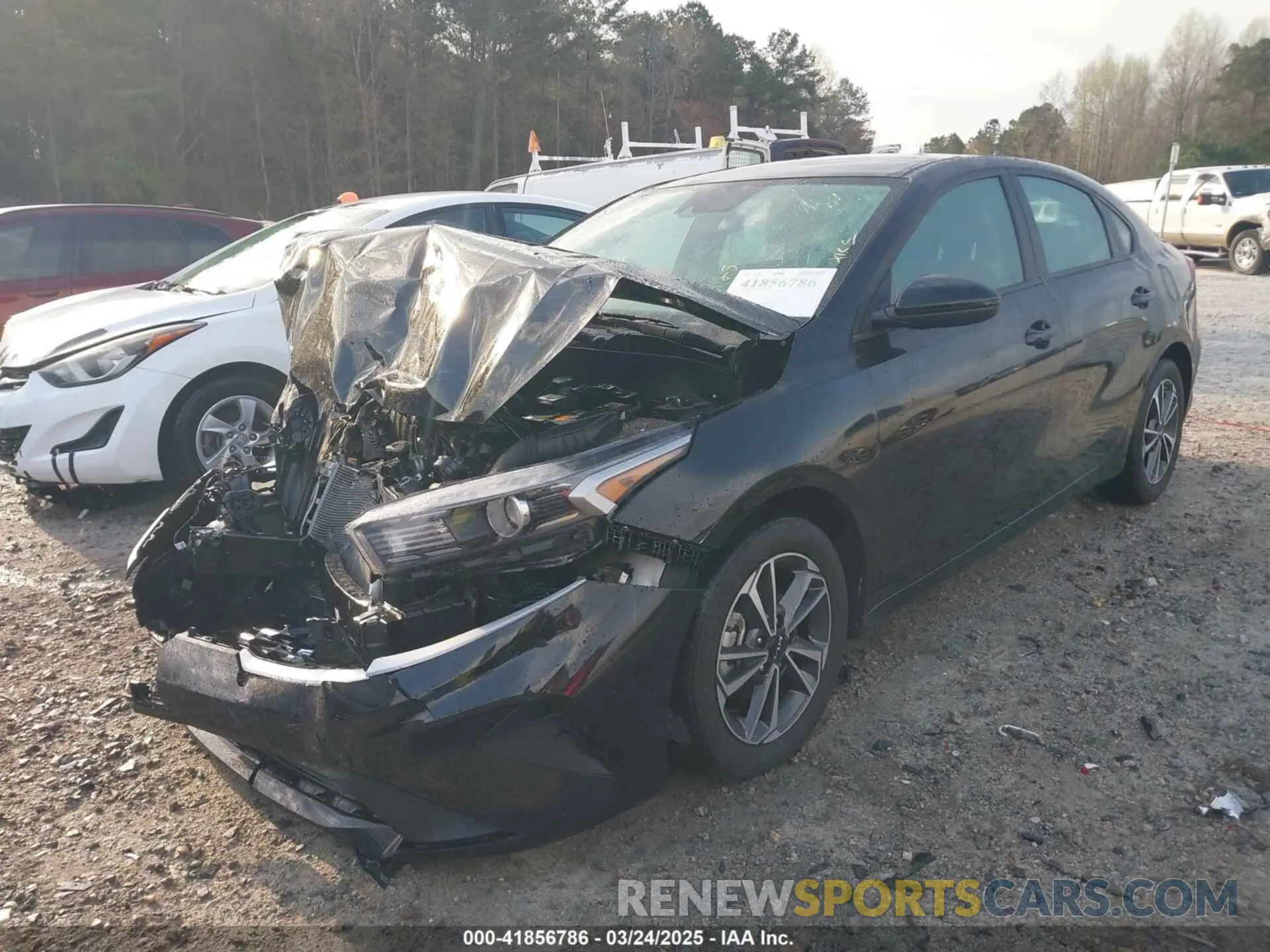 2 fotografías del automóvil dañado 3KPF24AD7RE799390 KIA FORTE 2024