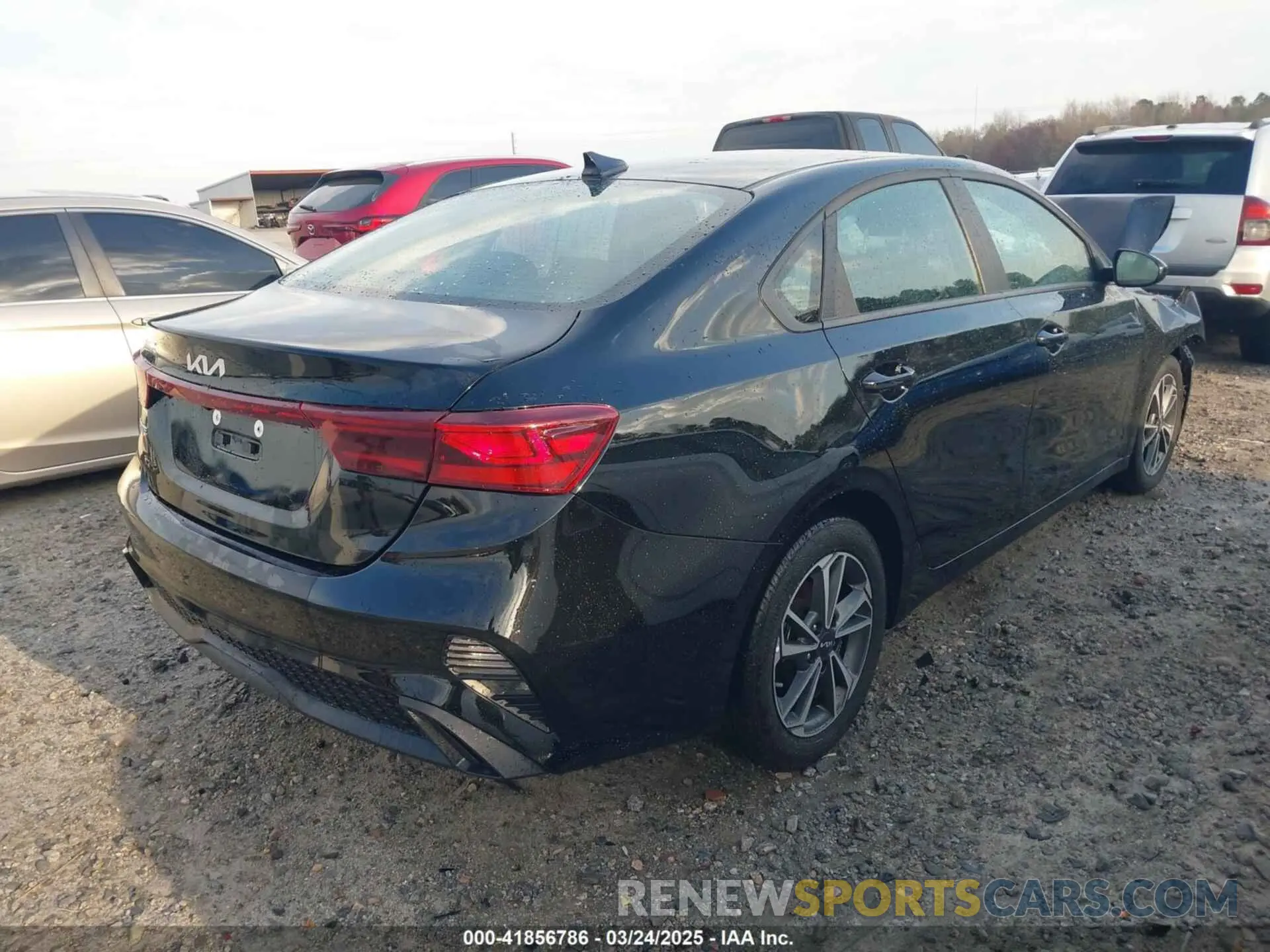 4 fotografías del automóvil dañado 3KPF24AD7RE799390 KIA FORTE 2024