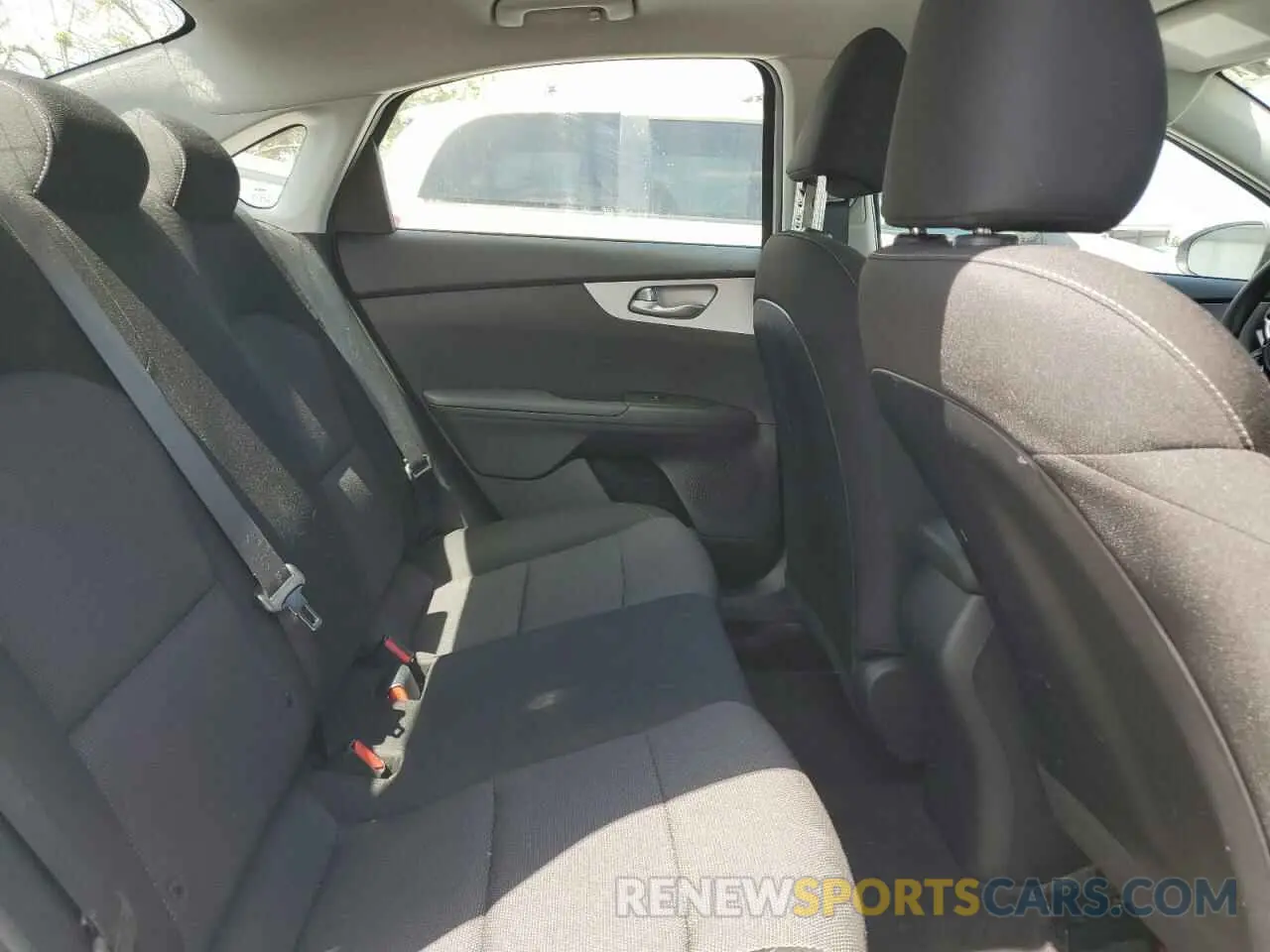 10 fotografías del automóvil dañado 3KPF24AD7RE827656 KIA FORTE 2024