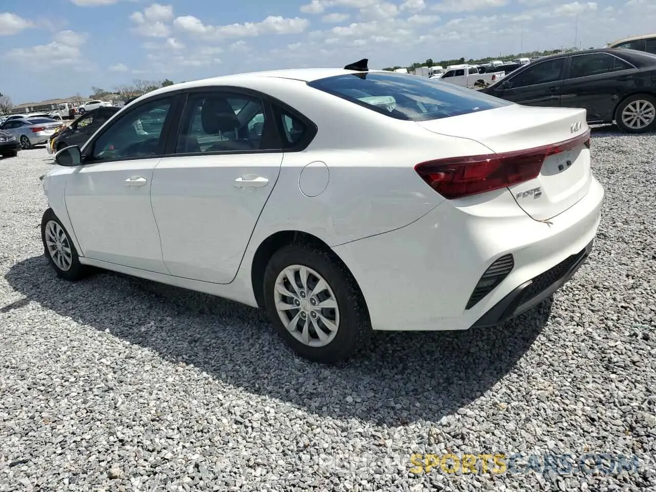 2 fotografías del automóvil dañado 3KPF24AD7RE827656 KIA FORTE 2024