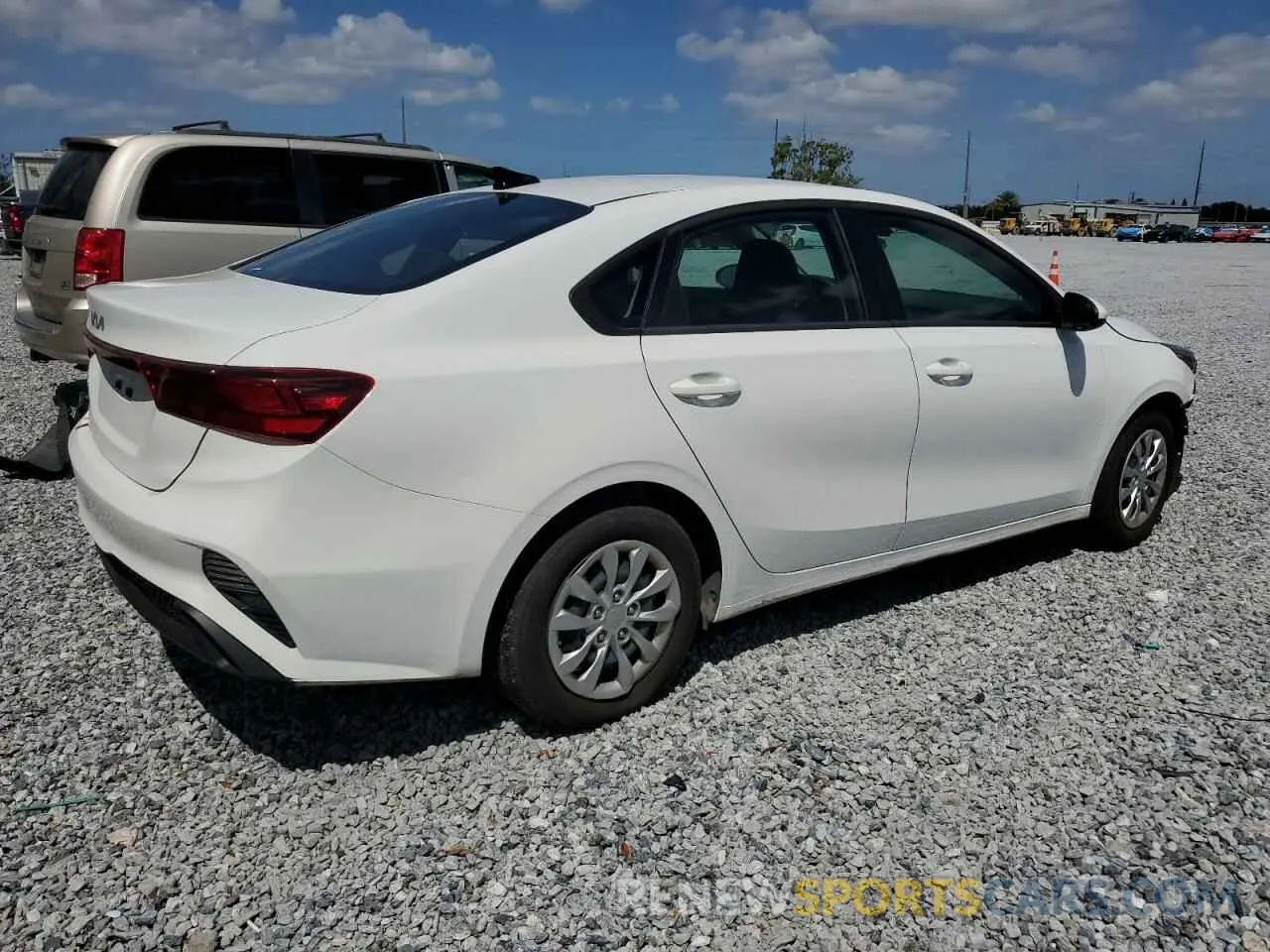 3 fotografías del automóvil dañado 3KPF24AD7RE827656 KIA FORTE 2024