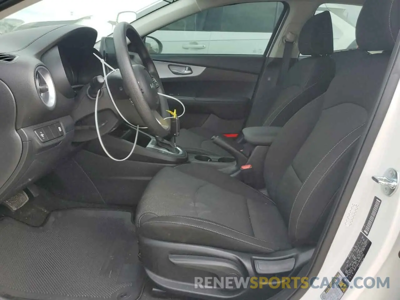 7 fotografías del automóvil dañado 3KPF24AD7RE833392 KIA FORTE 2024