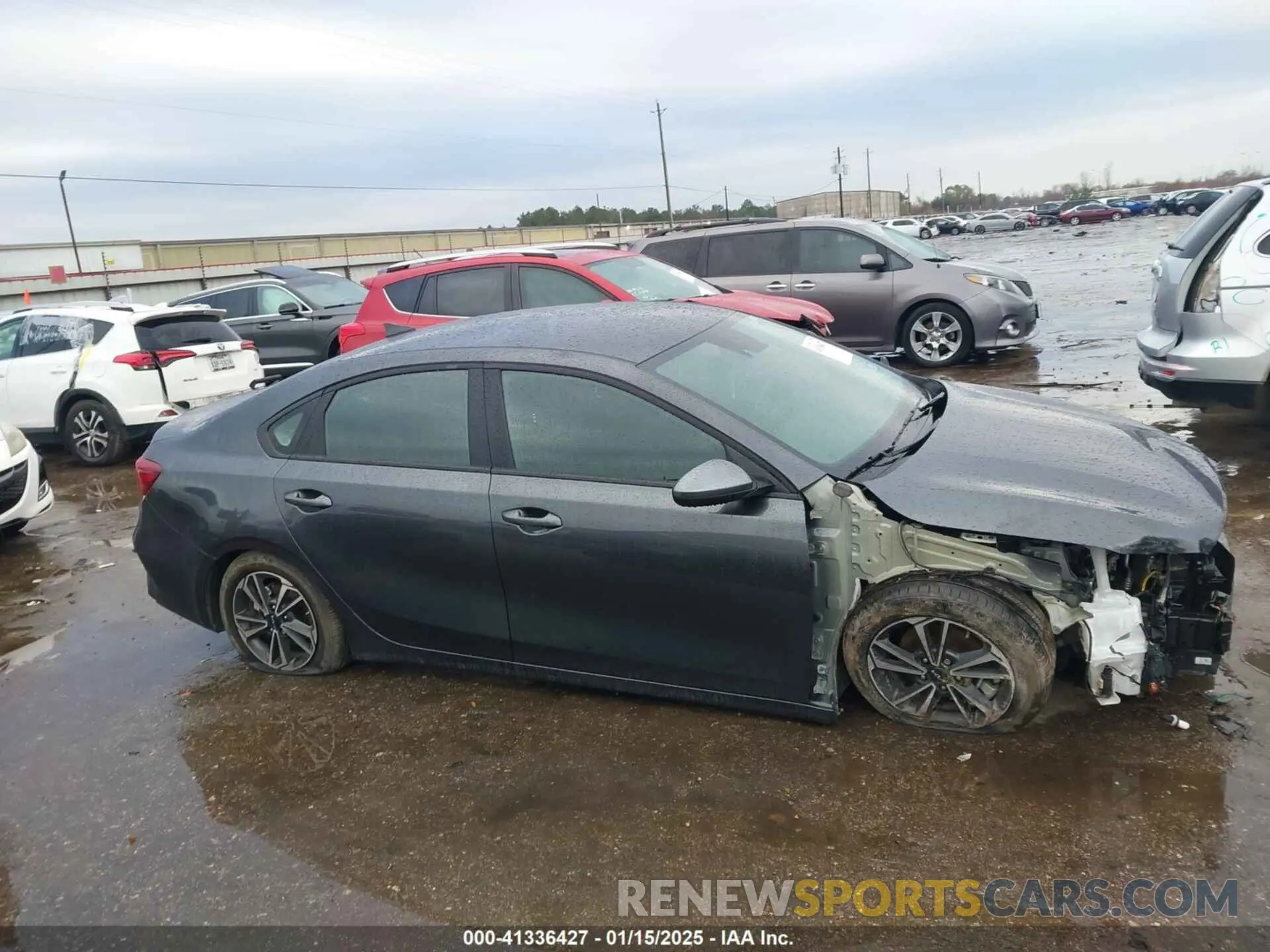 14 fotografías del automóvil dañado 3KPF24AD7RE836695 KIA FORTE 2024