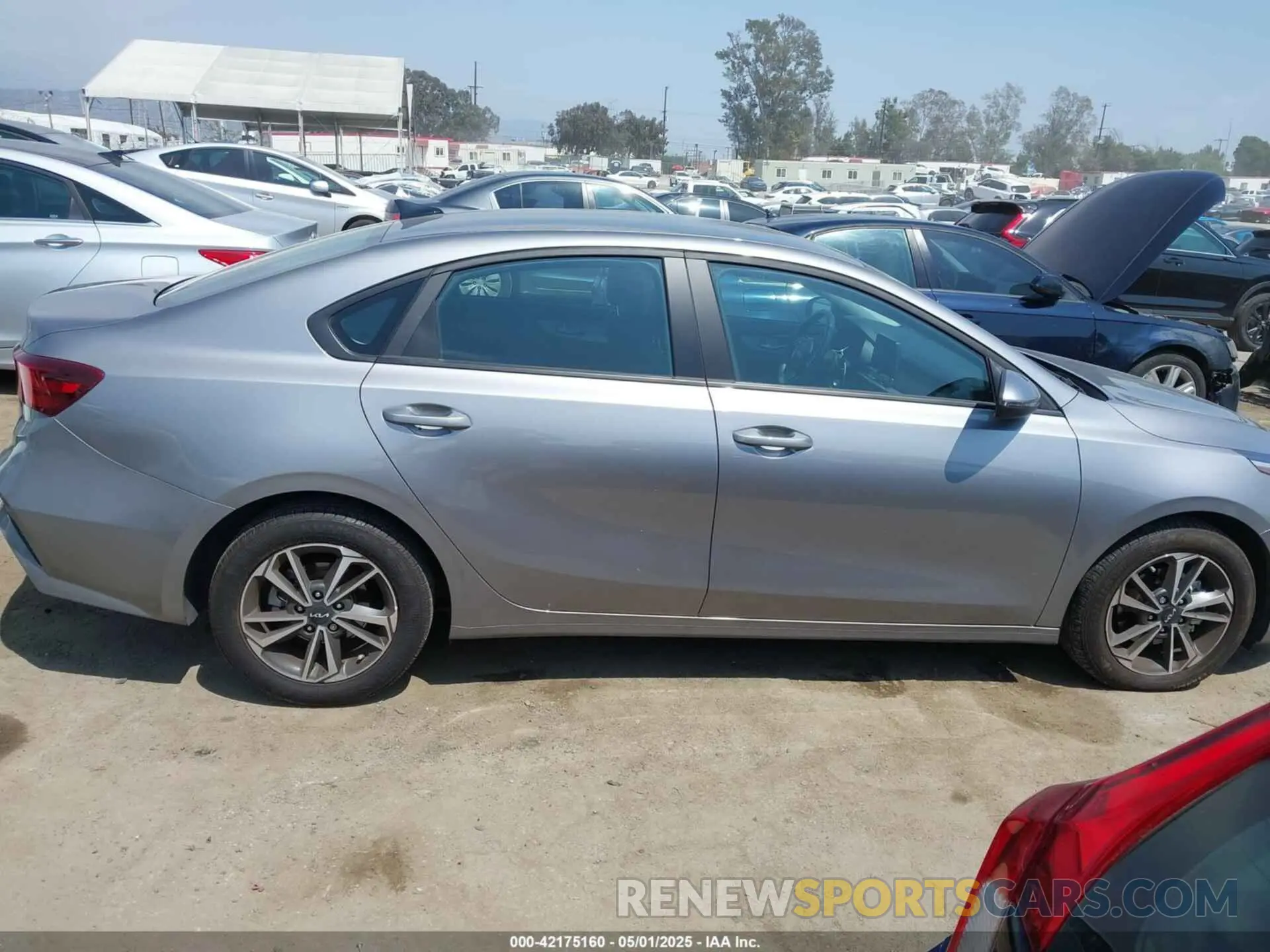 14 fotografías del automóvil dañado 3KPF24AD7RE837541 KIA FORTE 2024