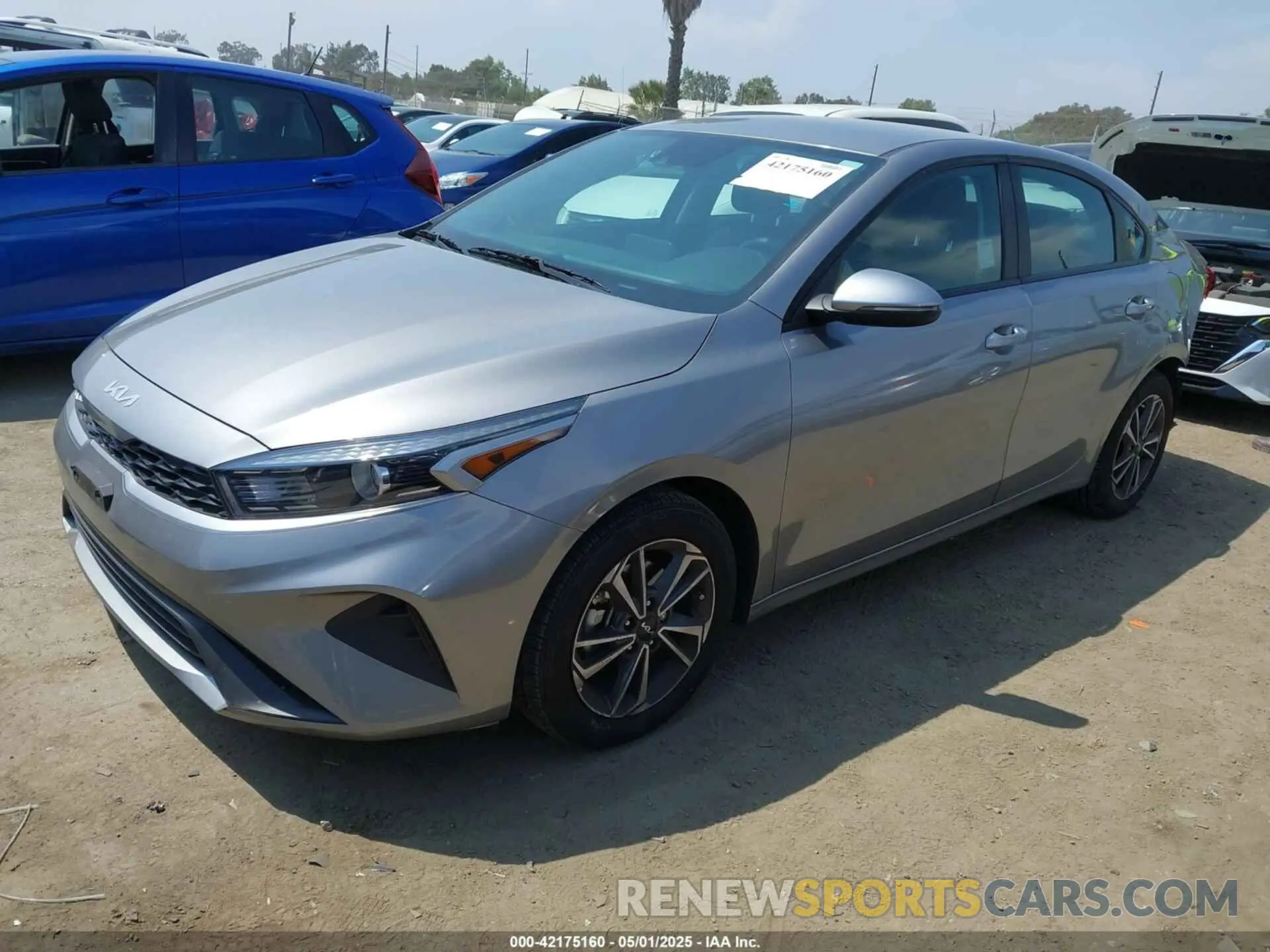 2 fotografías del automóvil dañado 3KPF24AD7RE837541 KIA FORTE 2024